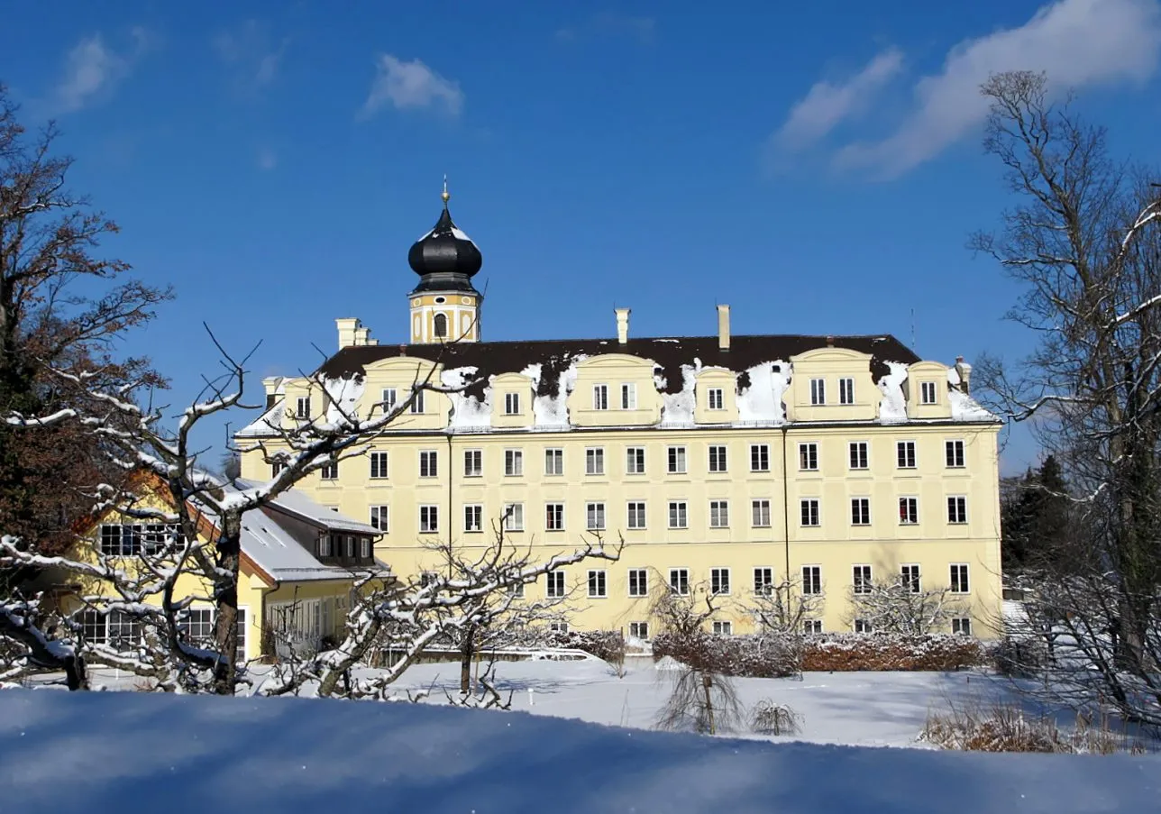 Photo showing: castle (former monastery) view from South