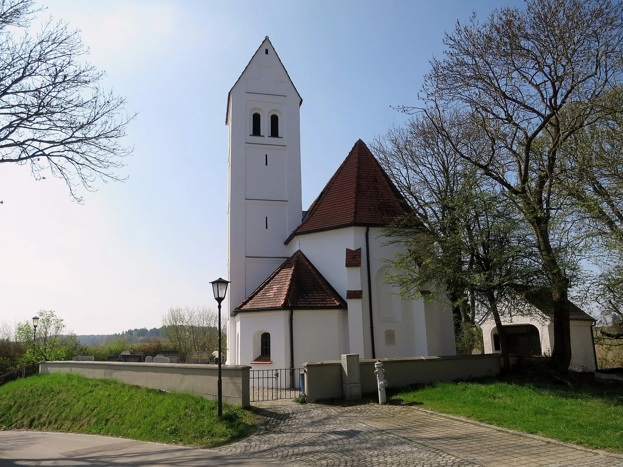 Photo showing: Eine schön gelegene alte Pfarrkirche, heute nur mehr Filialkirche,