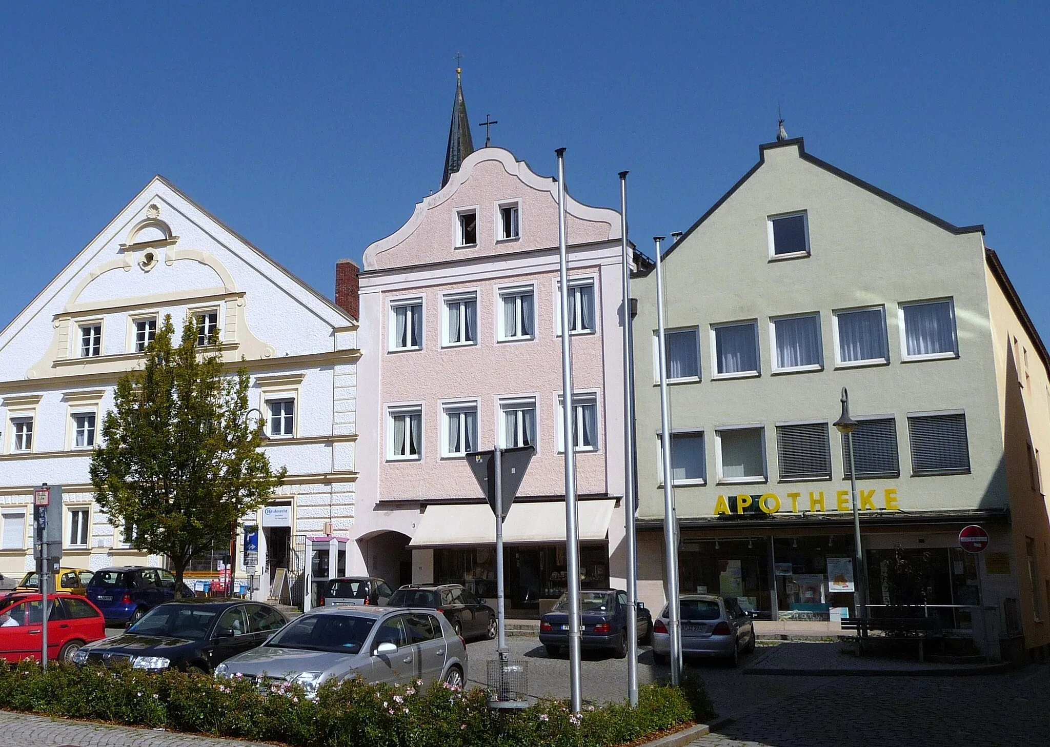 Photo showing: Bürgerhäuser am Marktplatz von Geisenhausen