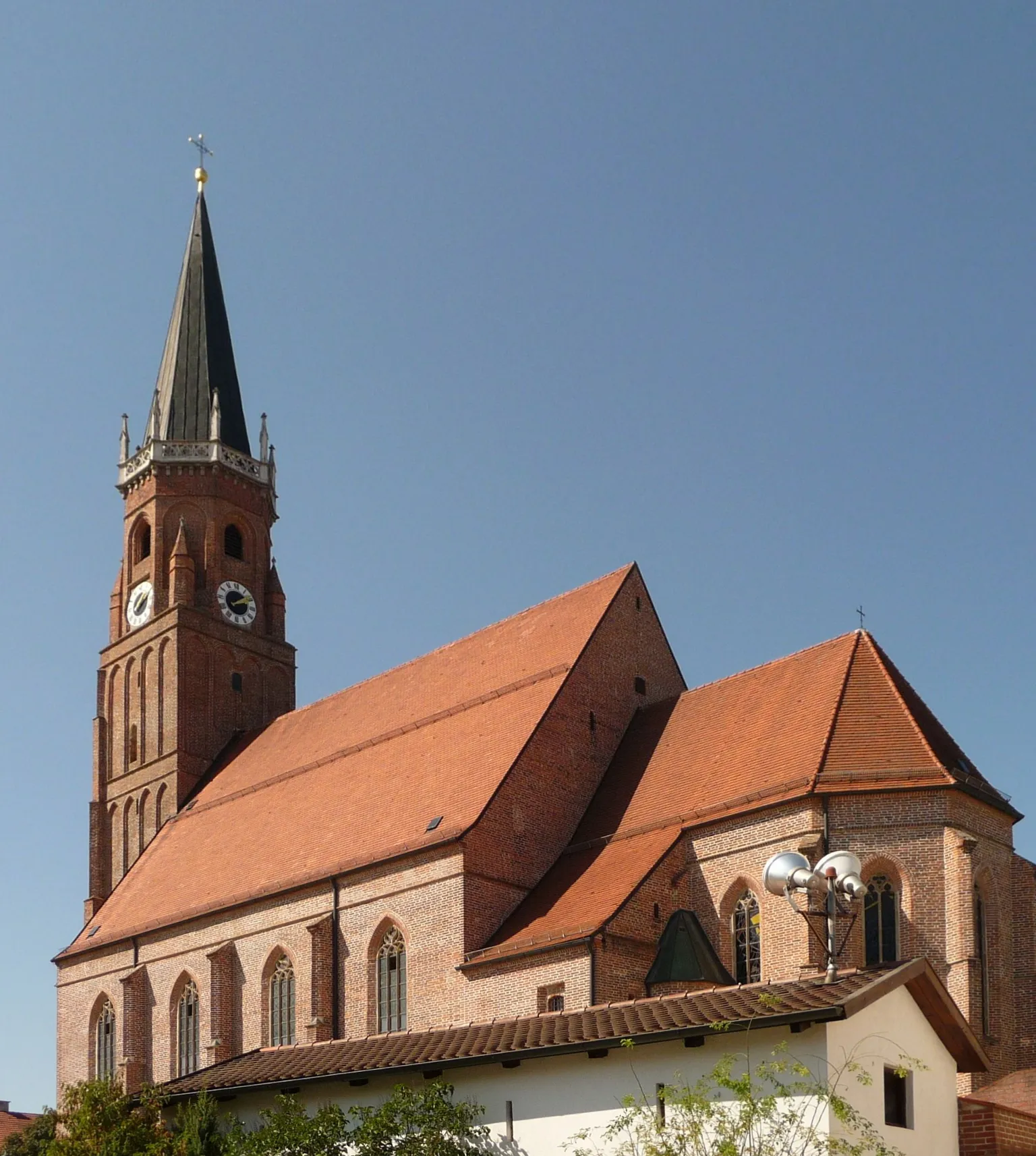 Photo showing: Die Pfarrkirche St. Martin in Geisenhausen