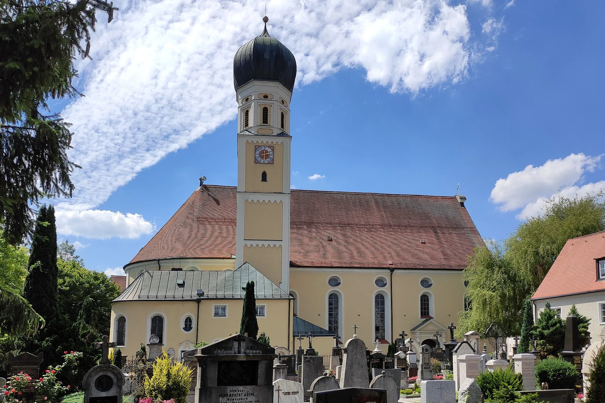Photo showing: Die Pfarrkirche St. Magdalena ist ein barockes Kirchengebäude in der oberbayerischen Kreisstadt Fürstenfeldbruck.