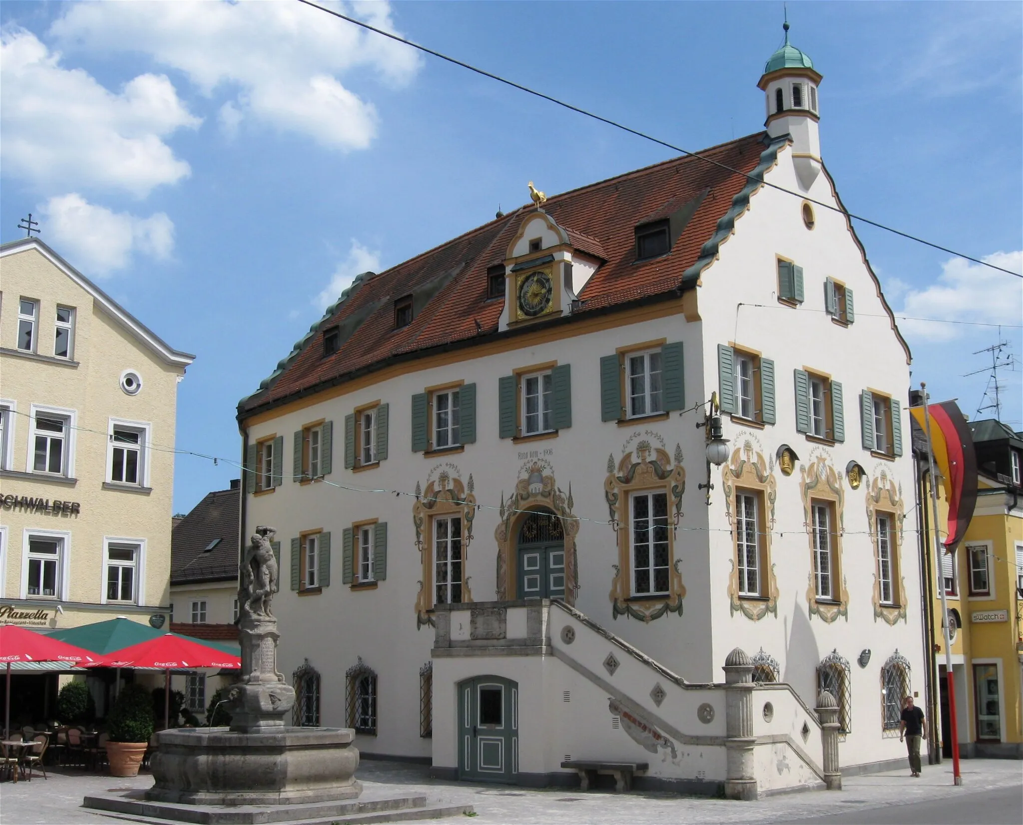 Photo showing: Hauptstraße 4. Altes Rathaus, dreigeschossiger Giebelbau mit Freitreppe und Giebelreiter, 1866/68 von Johann Marggraff aus einem Bürgerhaus des 18. Jhs. umgebaut.