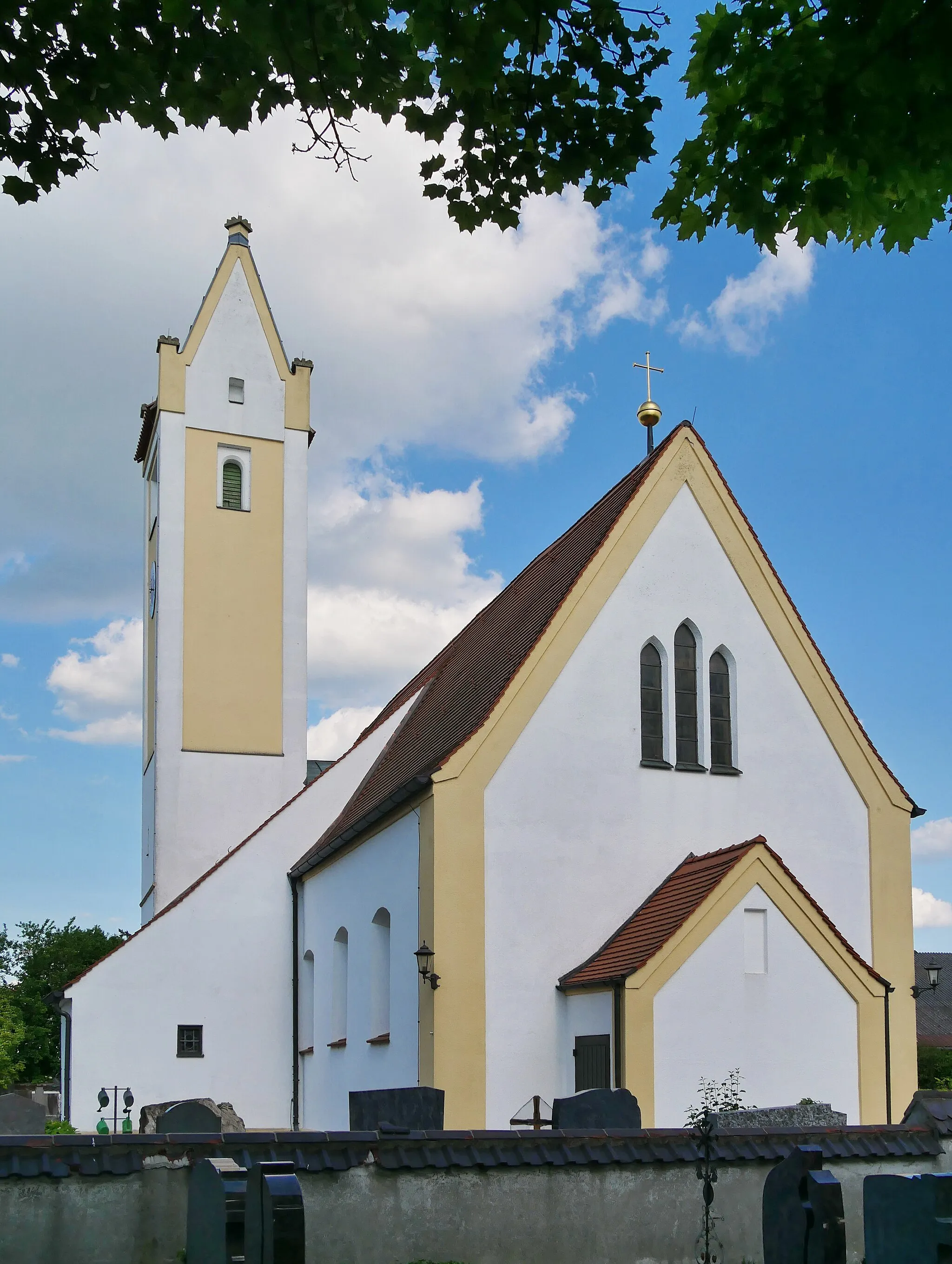 Photo showing: Walkertshofen (Gde. Erdweg), Kirchfeldweg 6, Katholische Pfarrkirche St. Mariä Himmelfahrt: Ansicht von WNW