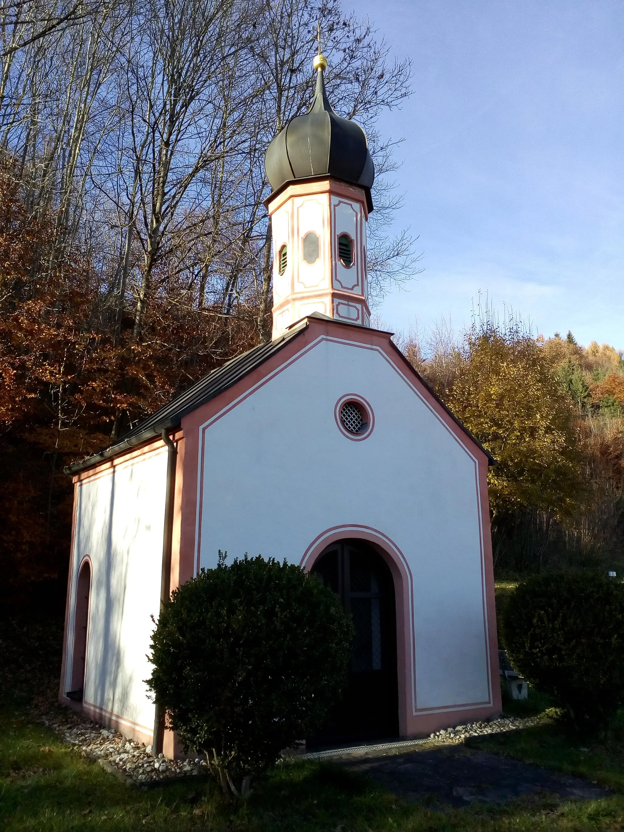 Photo showing: Kapelle St. Peter, Petersbrunn, Starnberg.