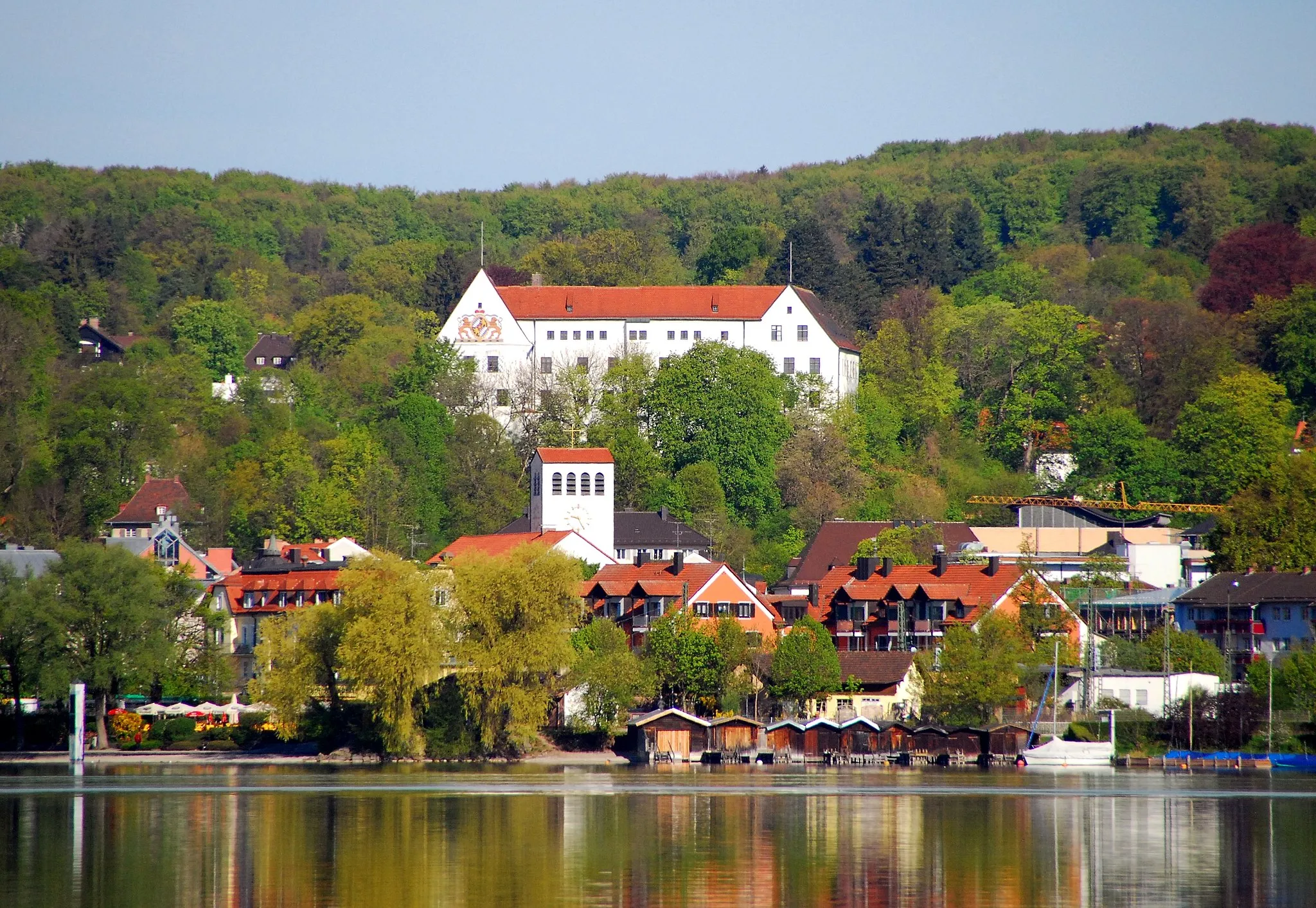 Photo showing: Blick vom Starnberger See auf Stadt und Schloss Starnberg.