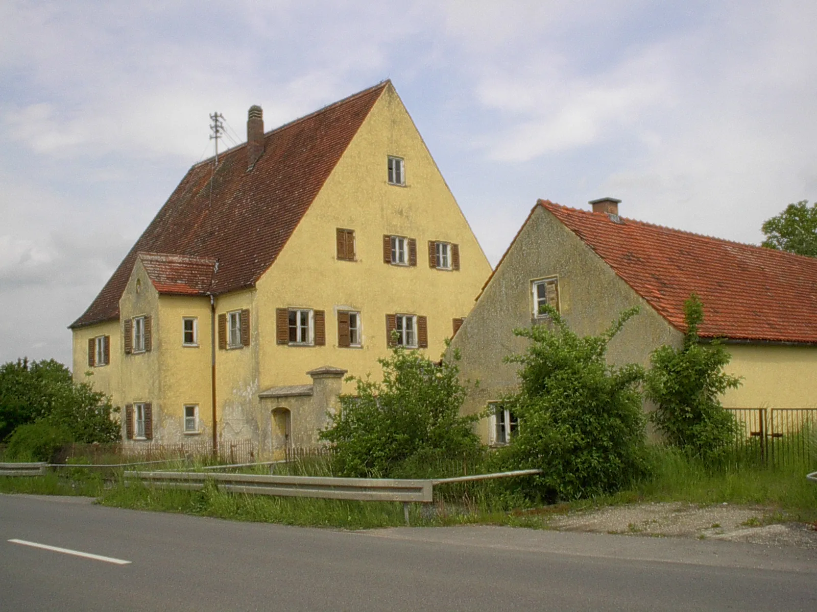 Photo showing: Der Pfarrhof von Zell steht unter Denkmalschutz.