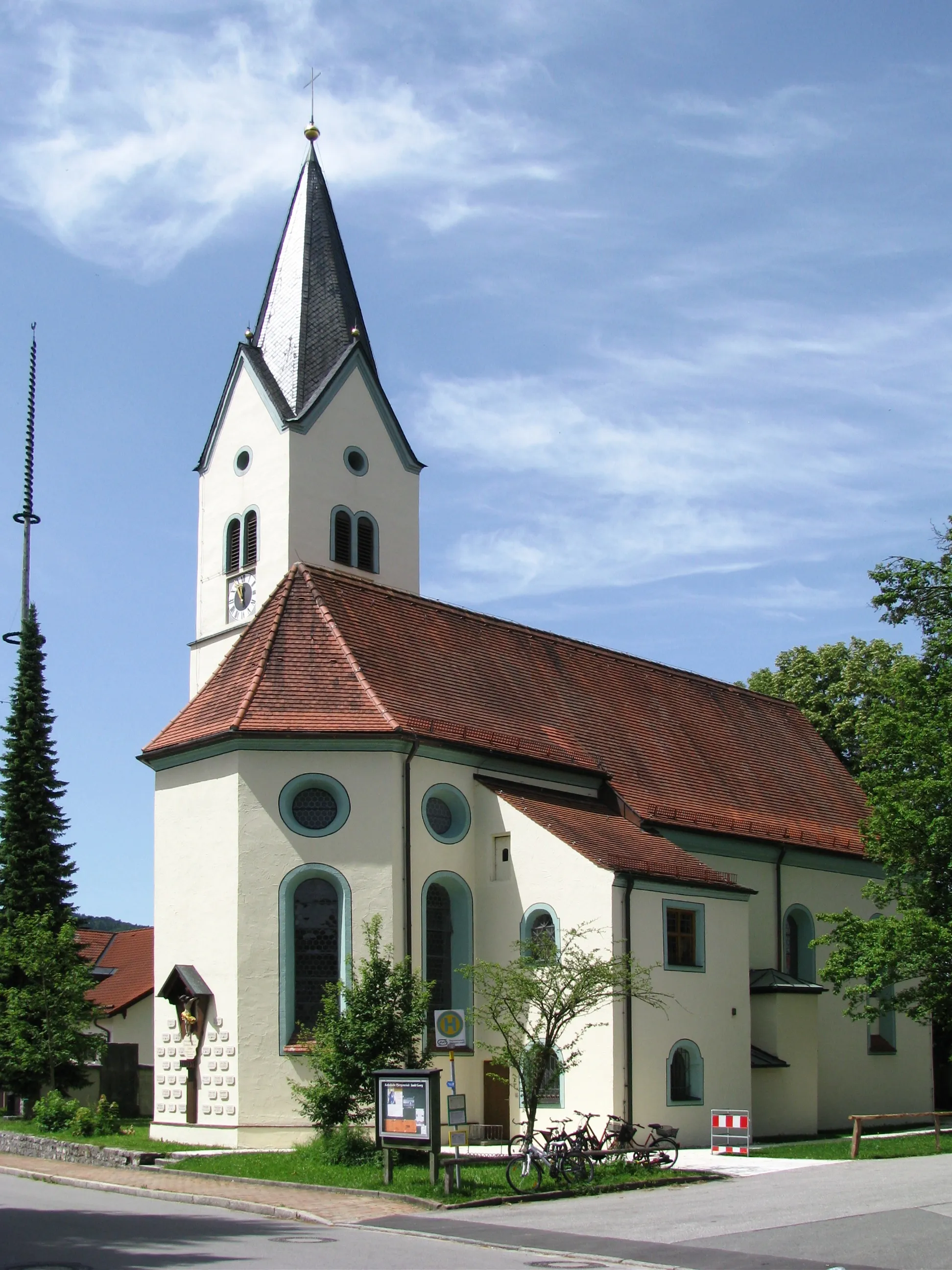 Photo showing: Katholische Pfarrkirche St. Georg, Neubau 1698/99, Turmoberteil 1754.