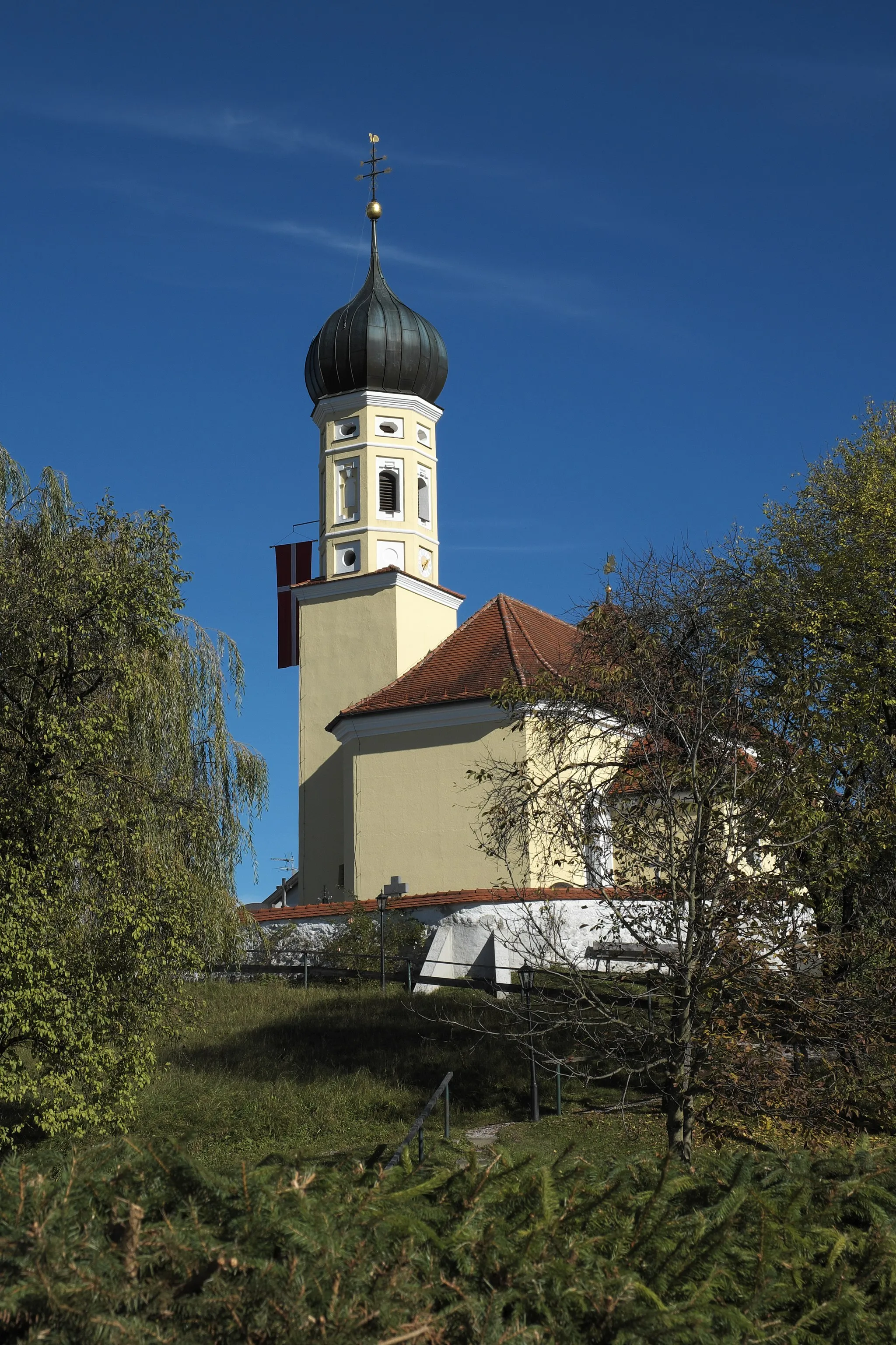 Photo showing: Katholische Kuratiekirche St. Georg in Bichl im Landkreis Bad Tölz-Wolfratshausen (Bayern/Deutschland)