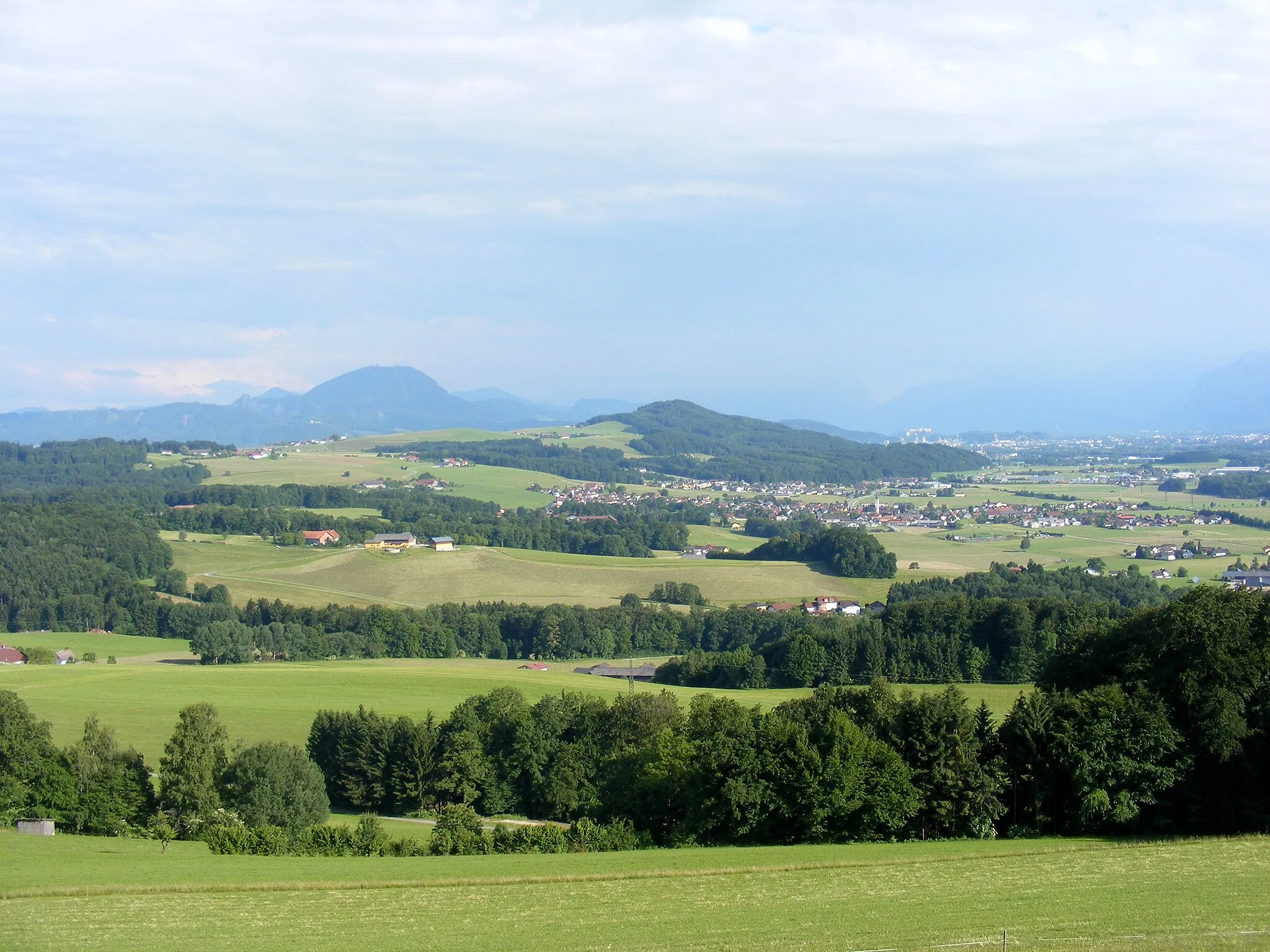 Photo showing: Blick vom Haunsberg Richtung Süden über das Gemeindegebiet von Anthering.