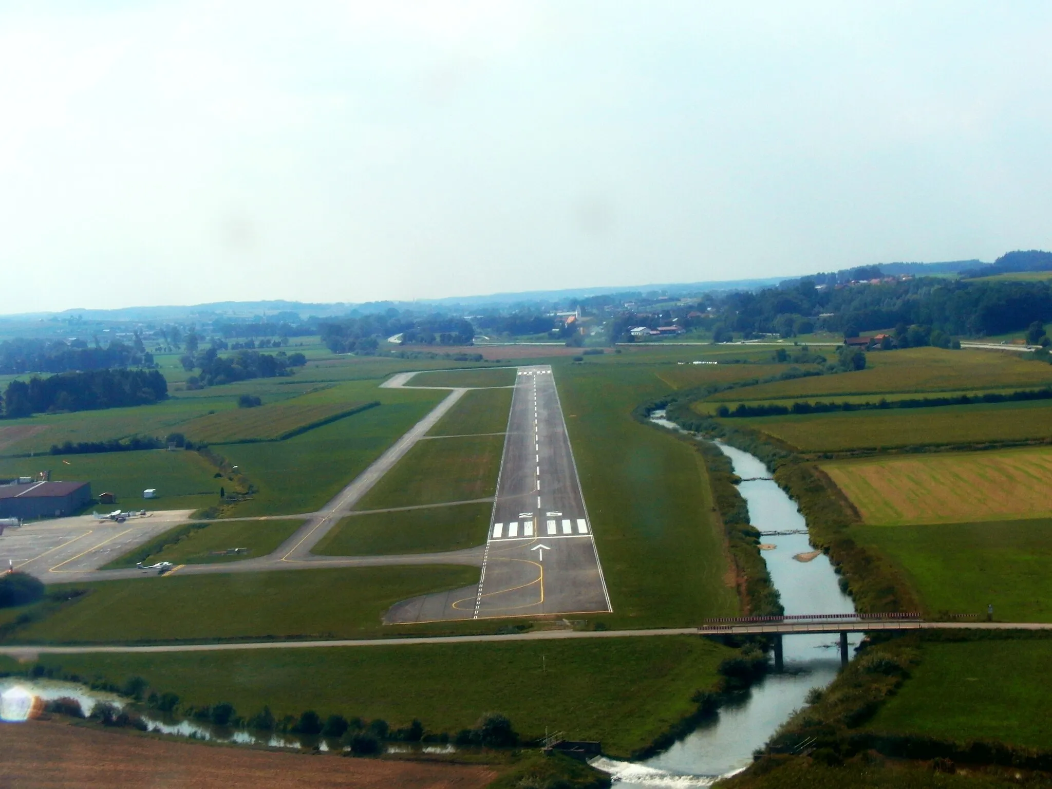 Photo showing: Anflug am Flugplatz Eggenfelden