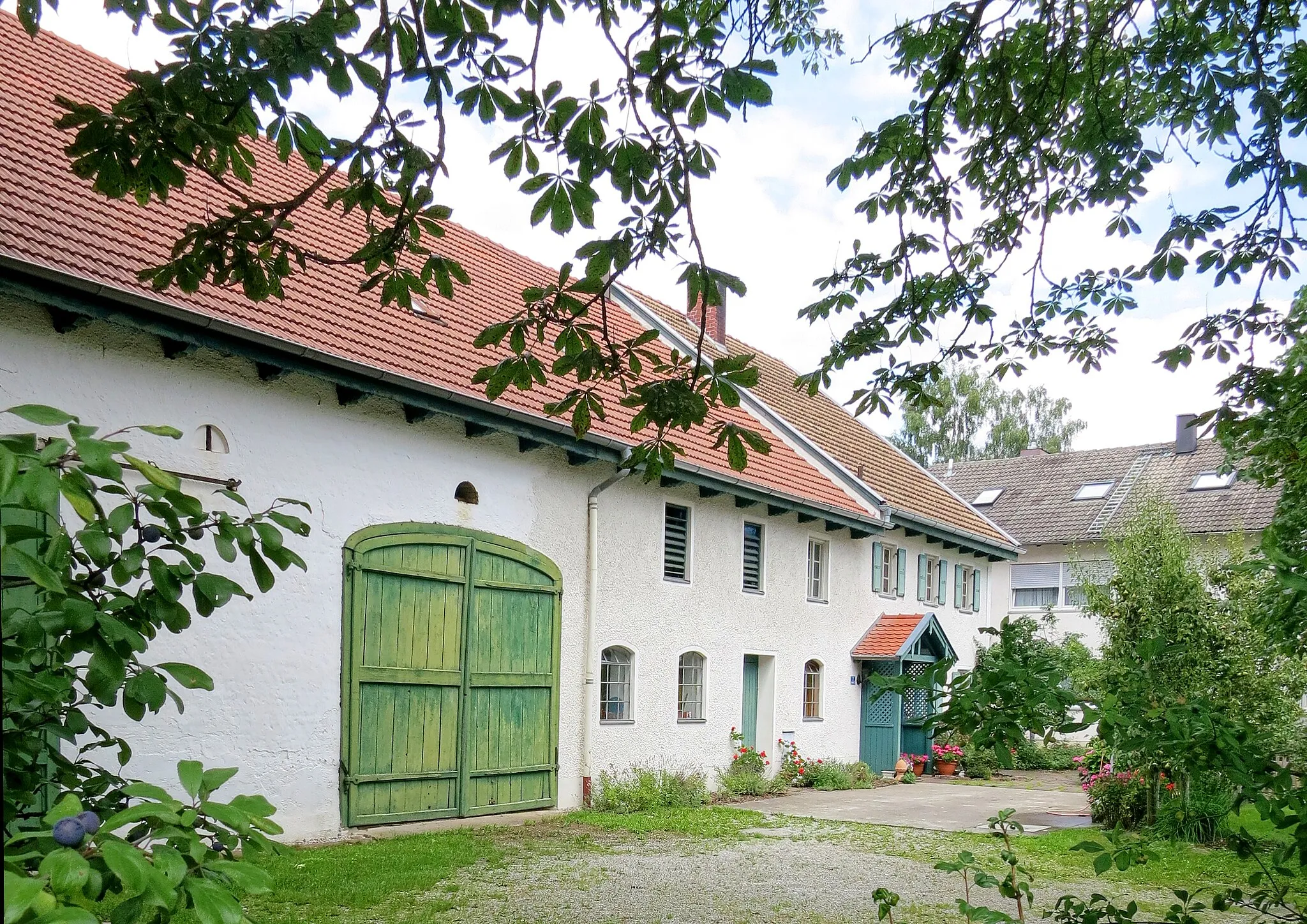 Photo showing: Ehemaliges Bauernhaus Mammendorfer Straße 7 in Jesenwang - Totale aus Süd aufgenommen