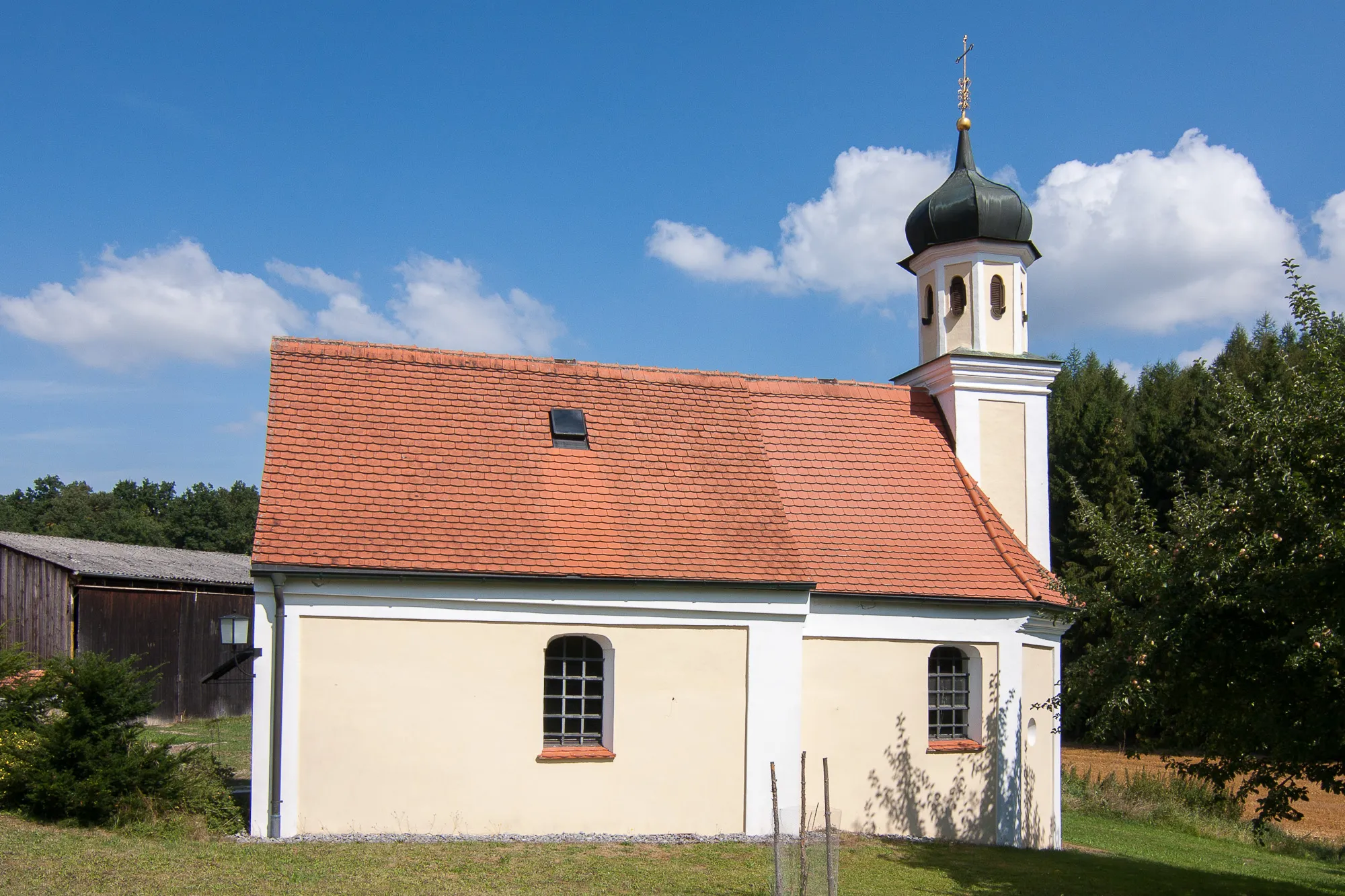 Photo showing: Kath. Filialkirche St. Peter und Paul; 17. Jahrhundert, Umgestaltung 19. Jahrhundert; mit Ausstattung.