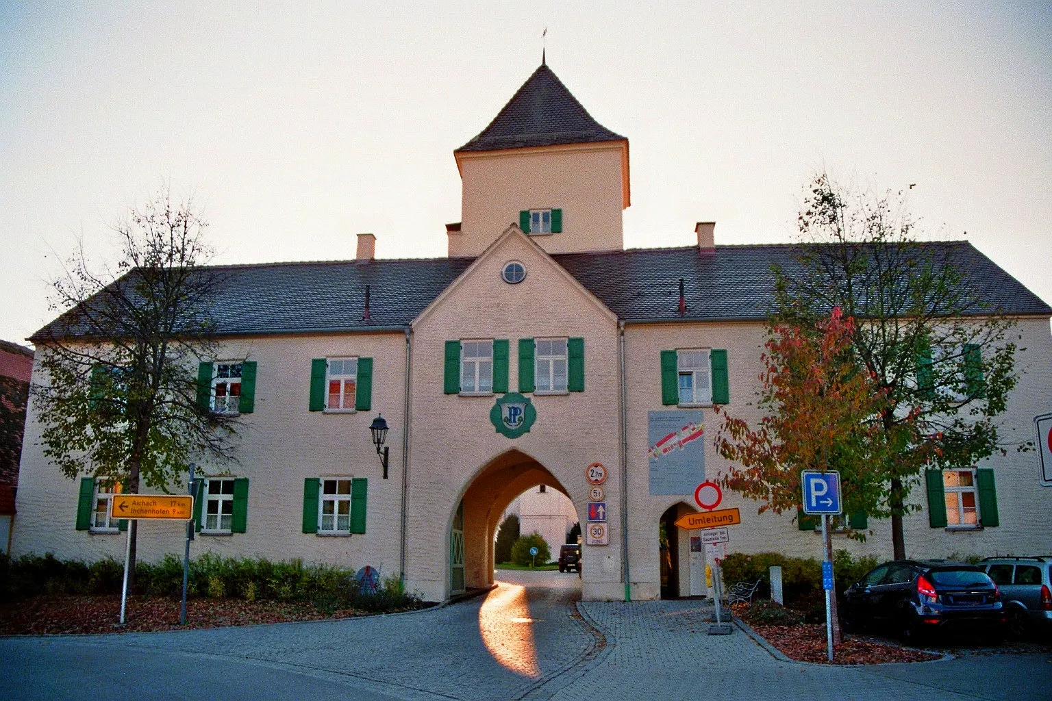 Photo showing: Market gate of Pöttmes, District Aichach-Friedberg, Bavaria, Germany.