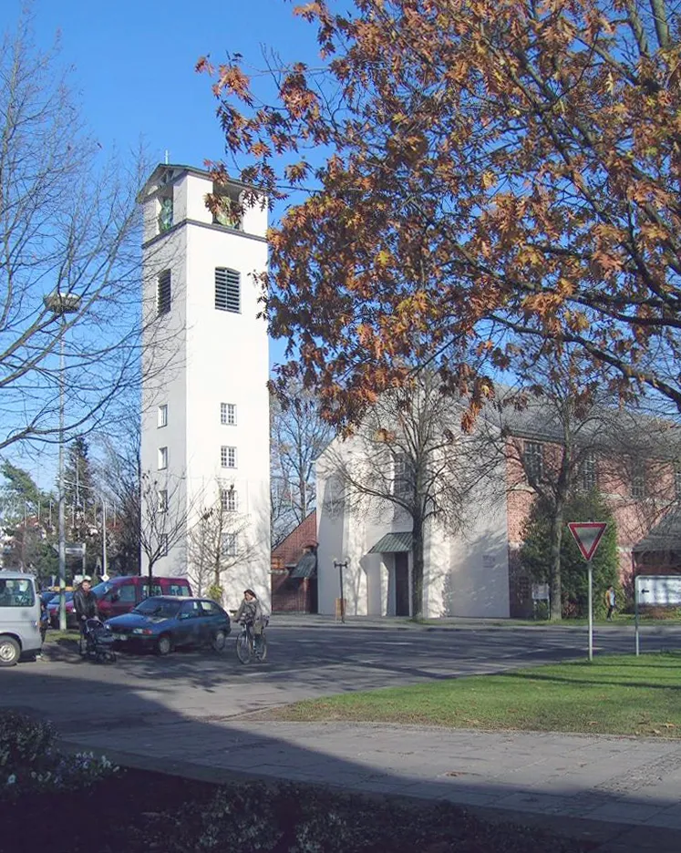 Photo showing: Traunreut: Catholic Church