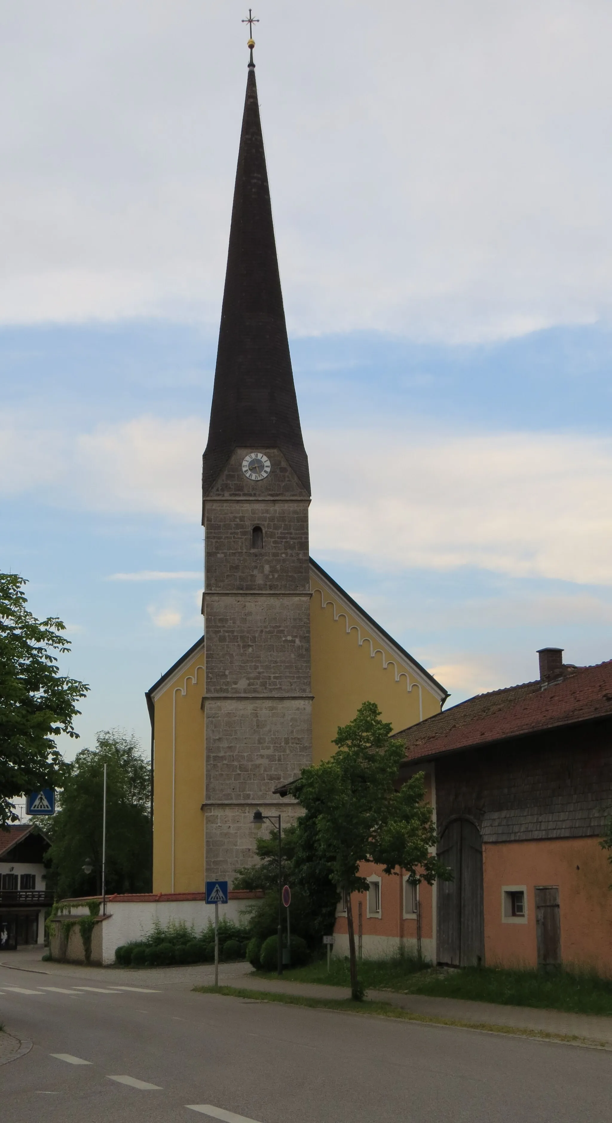 Photo showing: Kirchplatz in Kirchanschöring
