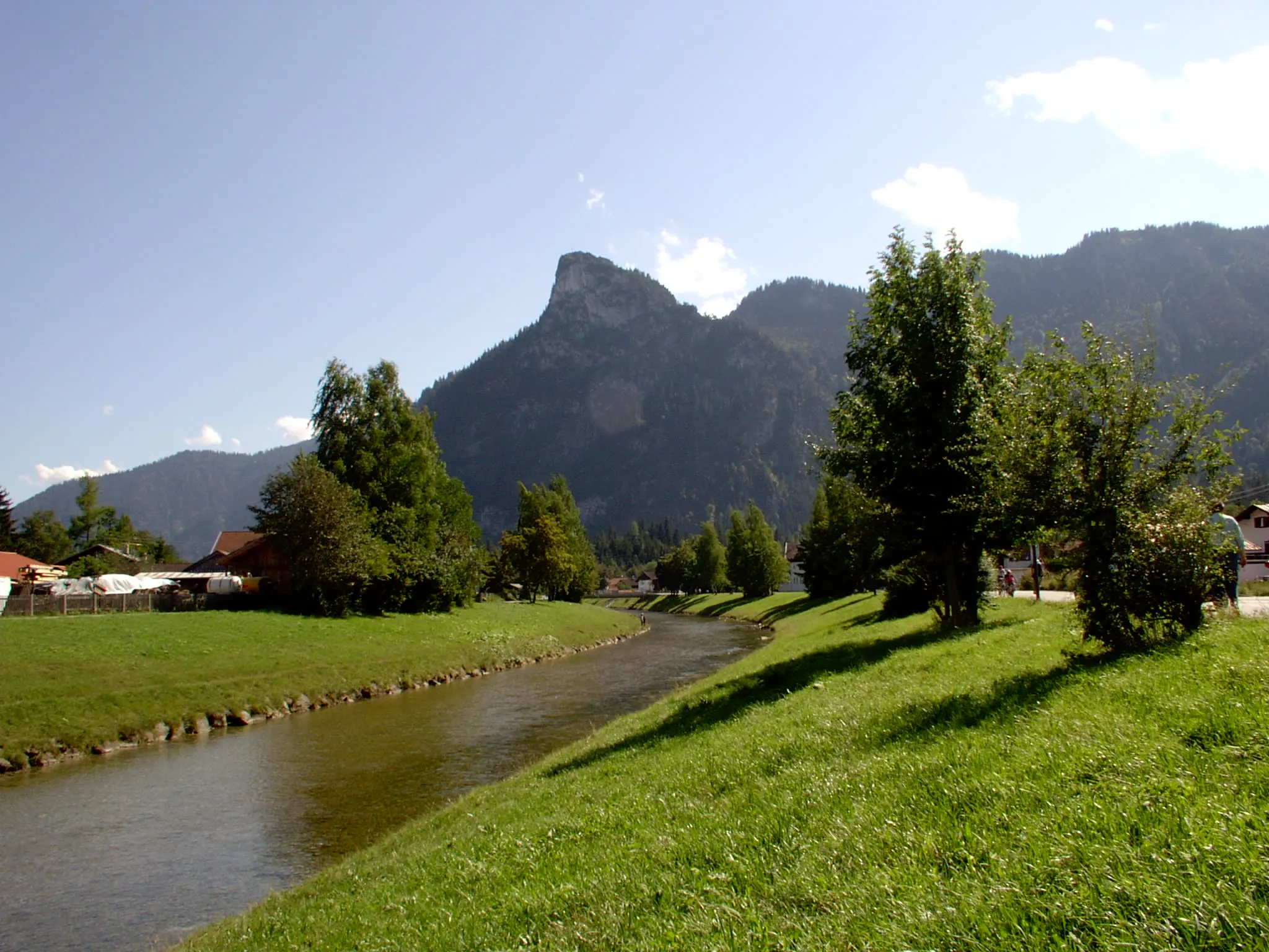 Photo showing: Das Flüsschen Ammer mit Blick zum Köfel