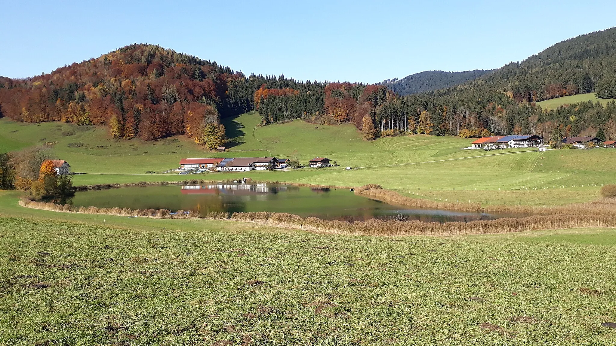 Photo showing: Froschsee is a small mountain lake in the East of Ruhpolding, Bavaria, Germany.