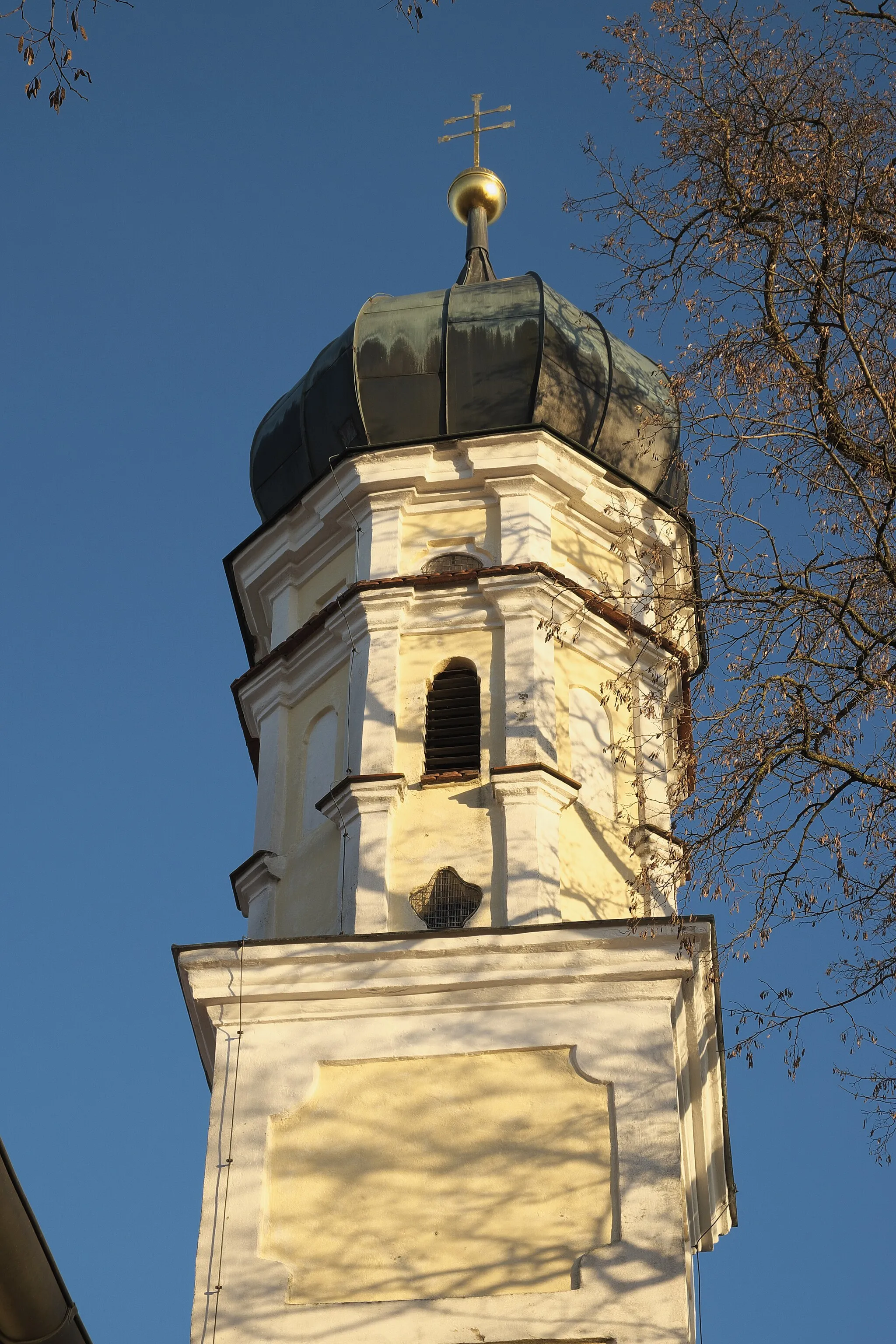 Photo showing: Katholische Filialkirche Sankt Leonhard in Strobenried, einem Ortsteil von Gerolsbach im Landkreis Pfaffenhofen an der Ilm (Bayern/Deutschland), Turmoktogon mit Zwiebelhaube