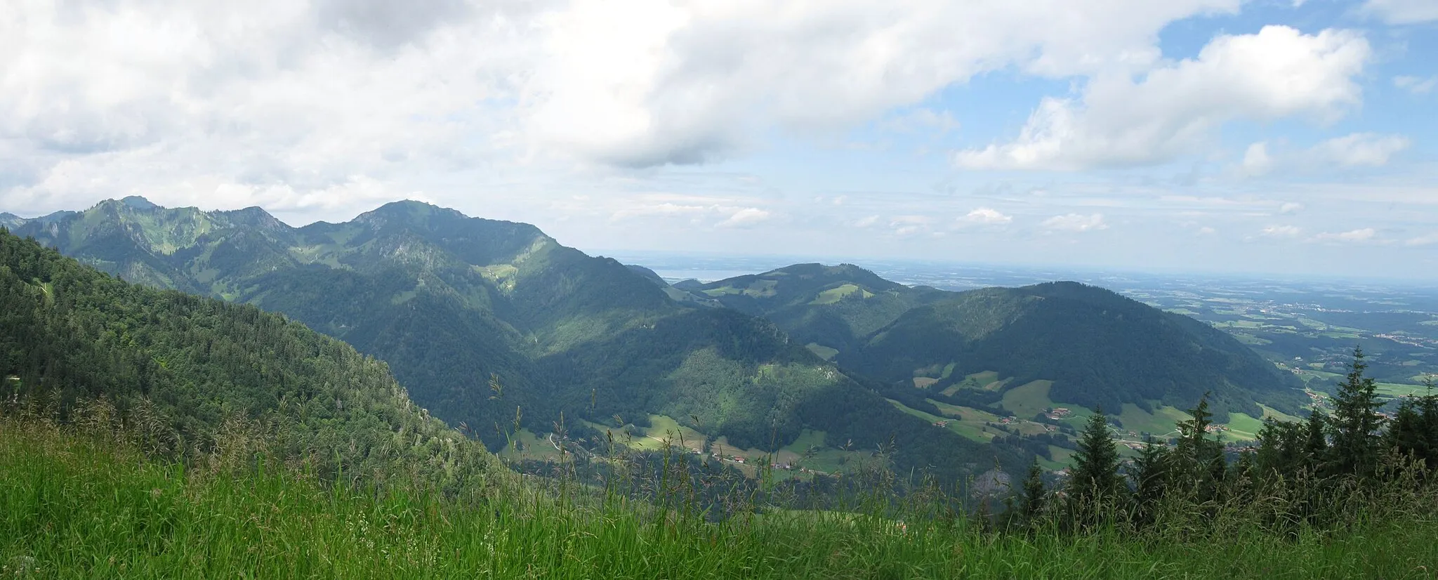 Photo showing: Der Blick vom Unternberg zum Chiemsee