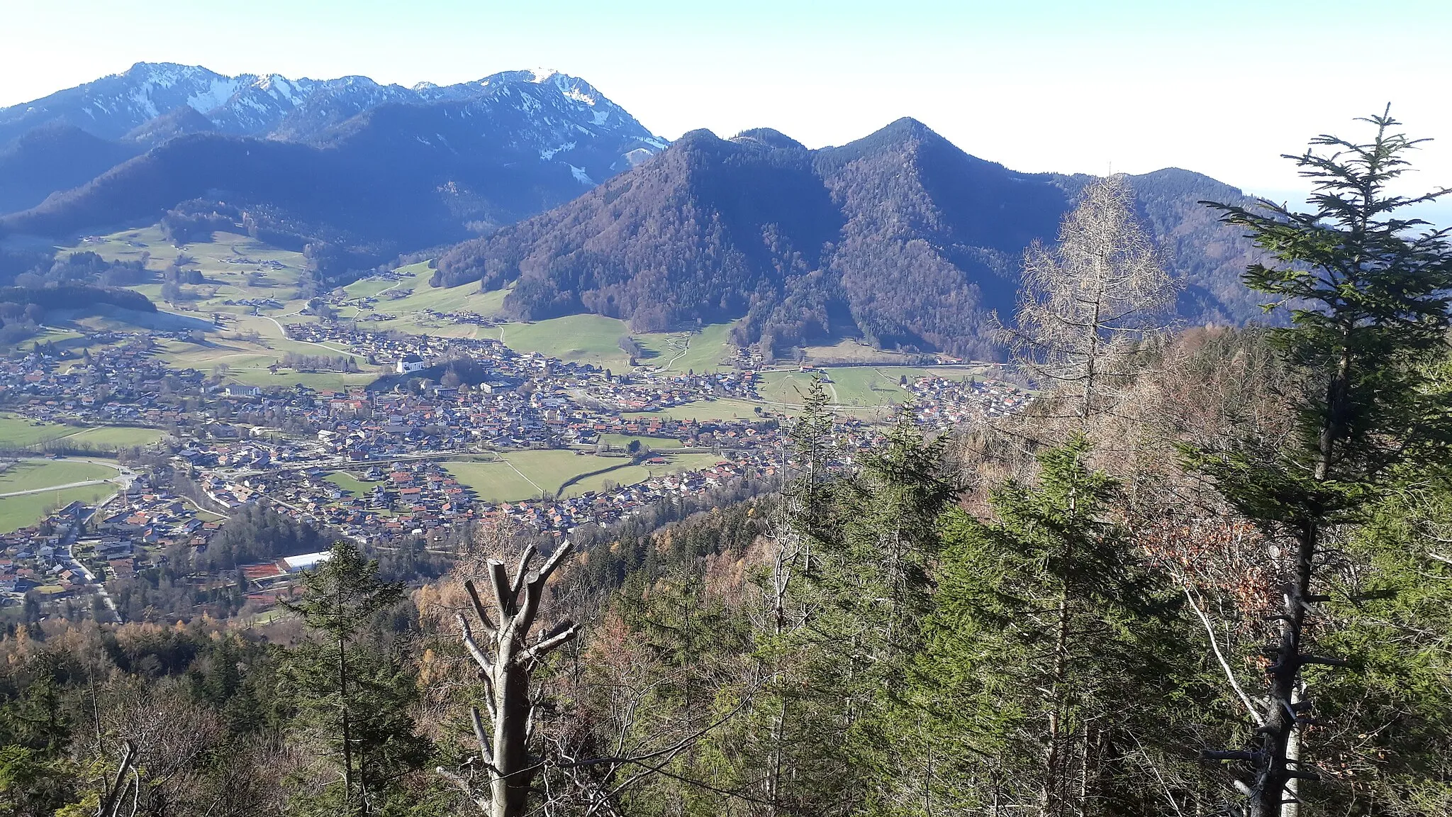 Photo showing: View from the summit of Zeller Berg to the Northwest. Ruhpolding is in the foreground, the background is dominated by the Hochfelln.