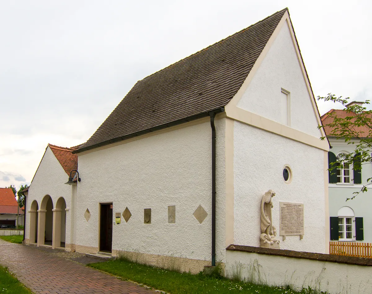 Photo showing: This is a photograph of an architectural monument. It is on the list of cultural monuments of Bayern, no. D-1-86-122-48.