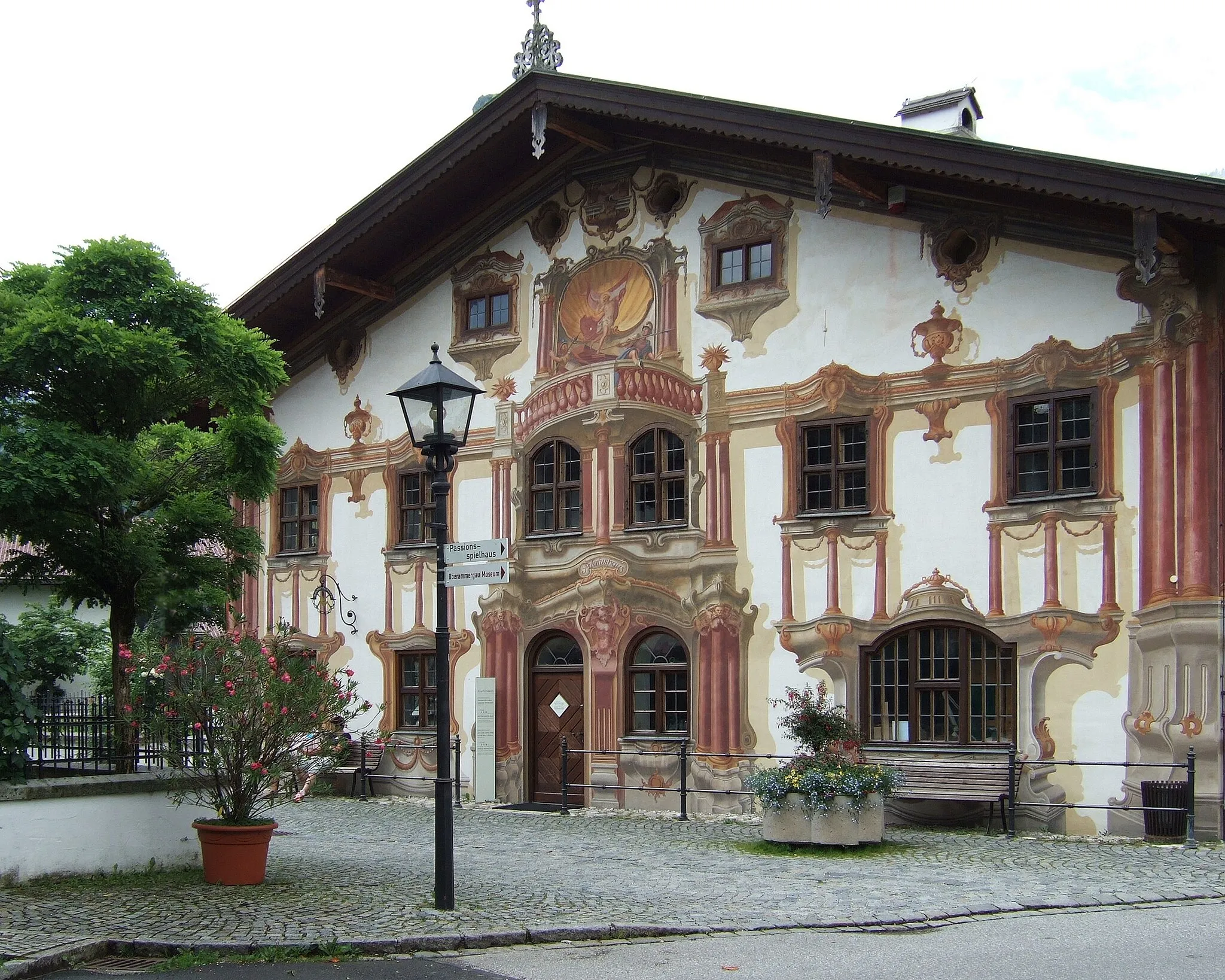 Photo showing: Pilatushaus in Oberammergau, Blick aus dem Ort