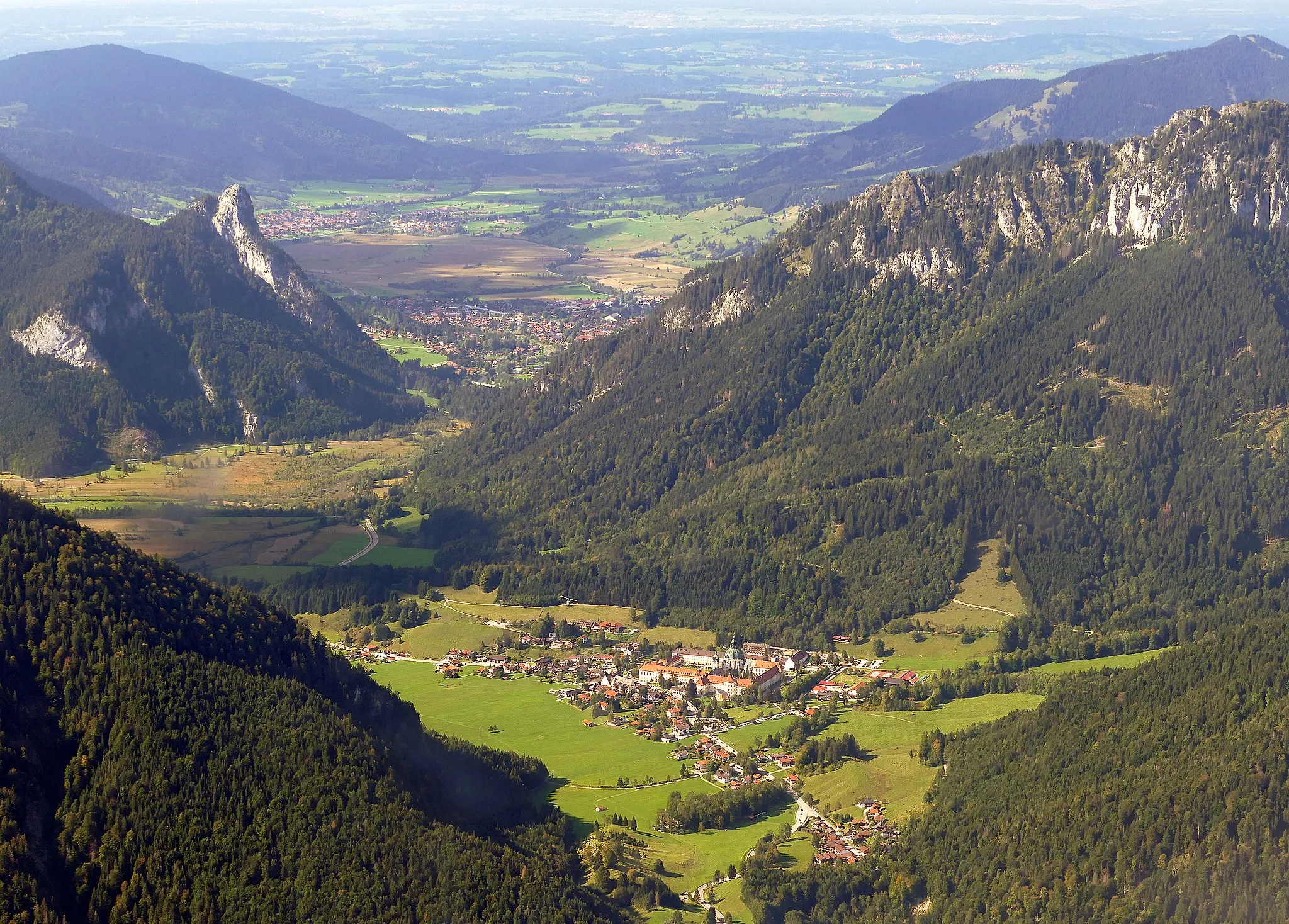 Photo showing: Aerial view of Ettal Monastery from south to north. The villages in the centre of the picture are Oberammergau and a little further on Unterammergau. A gyrocopter can be seen between the centre of the picture and Ettal Monastery.