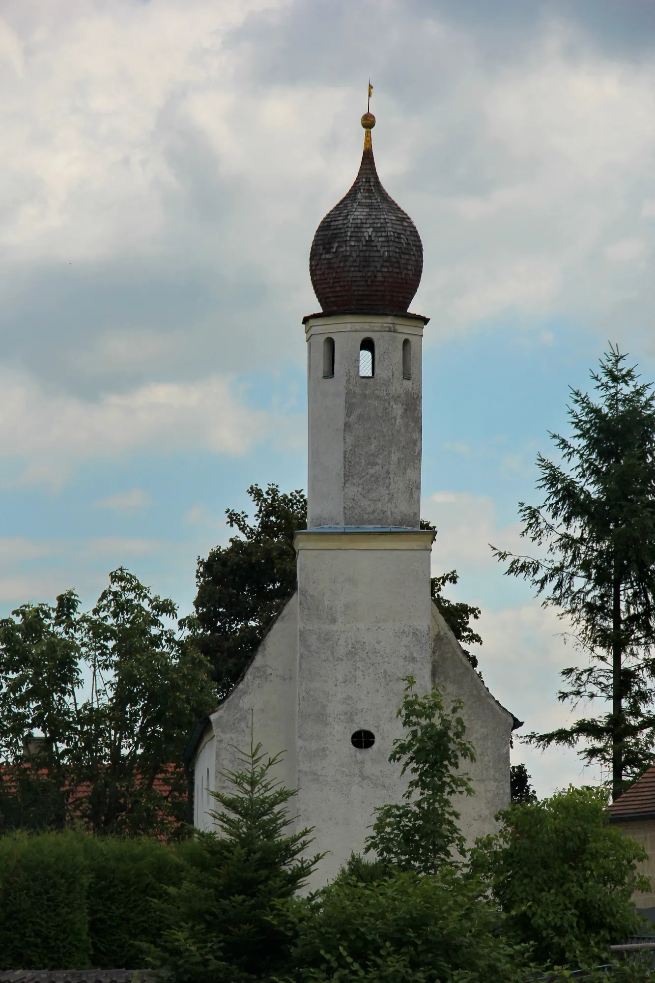 Photo showing: Tombeja kapelo apud la pilgrima preĝejo je la ĉieliro de Maria en Pürten (urbo Waldkraiburg, DE).