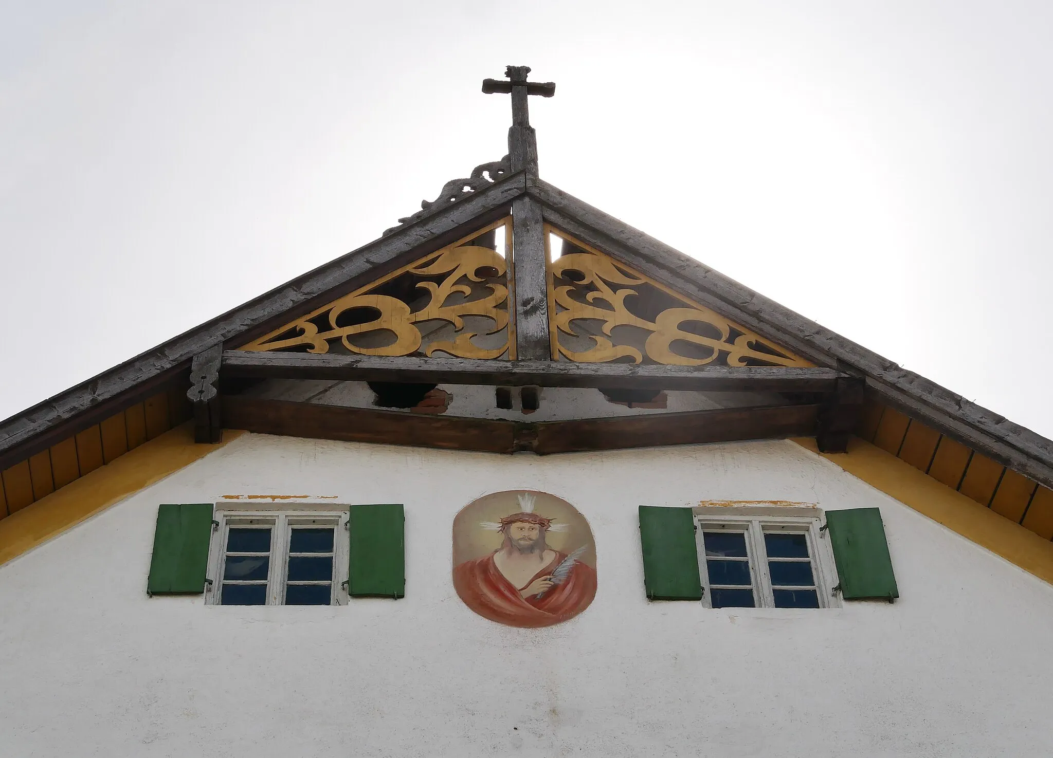 Photo showing: Adelshofen, Ortsteil Nassenhausen. Detail: Holzgesägter Giebelschmuck