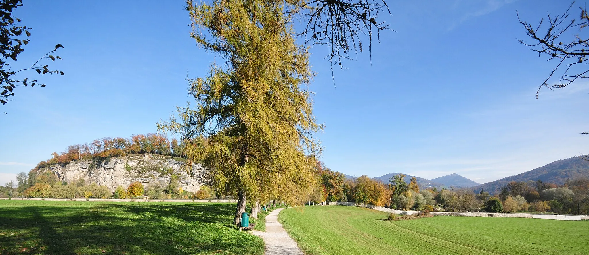 Photo showing: On the left: Hellbrunn mountain, city of Salzburg, Austria, seen from Anif; Salzburg Zoo is located at its foot.