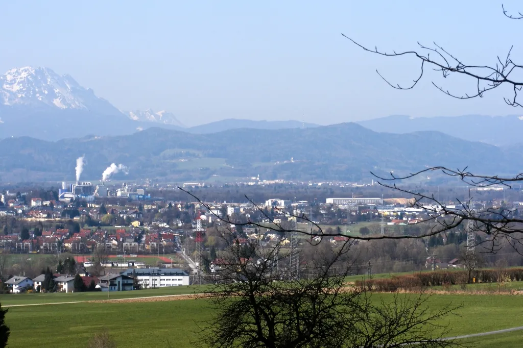 Photo showing: Blick von Maria Plain über Salzburg zum bayrischen Berg Högl.