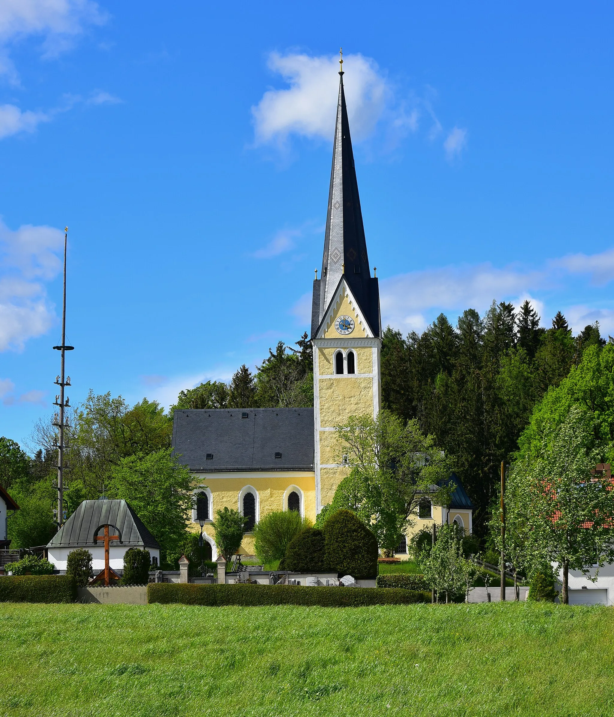 Photo showing: Kirche St. Petrus und Leonhard Greimharting