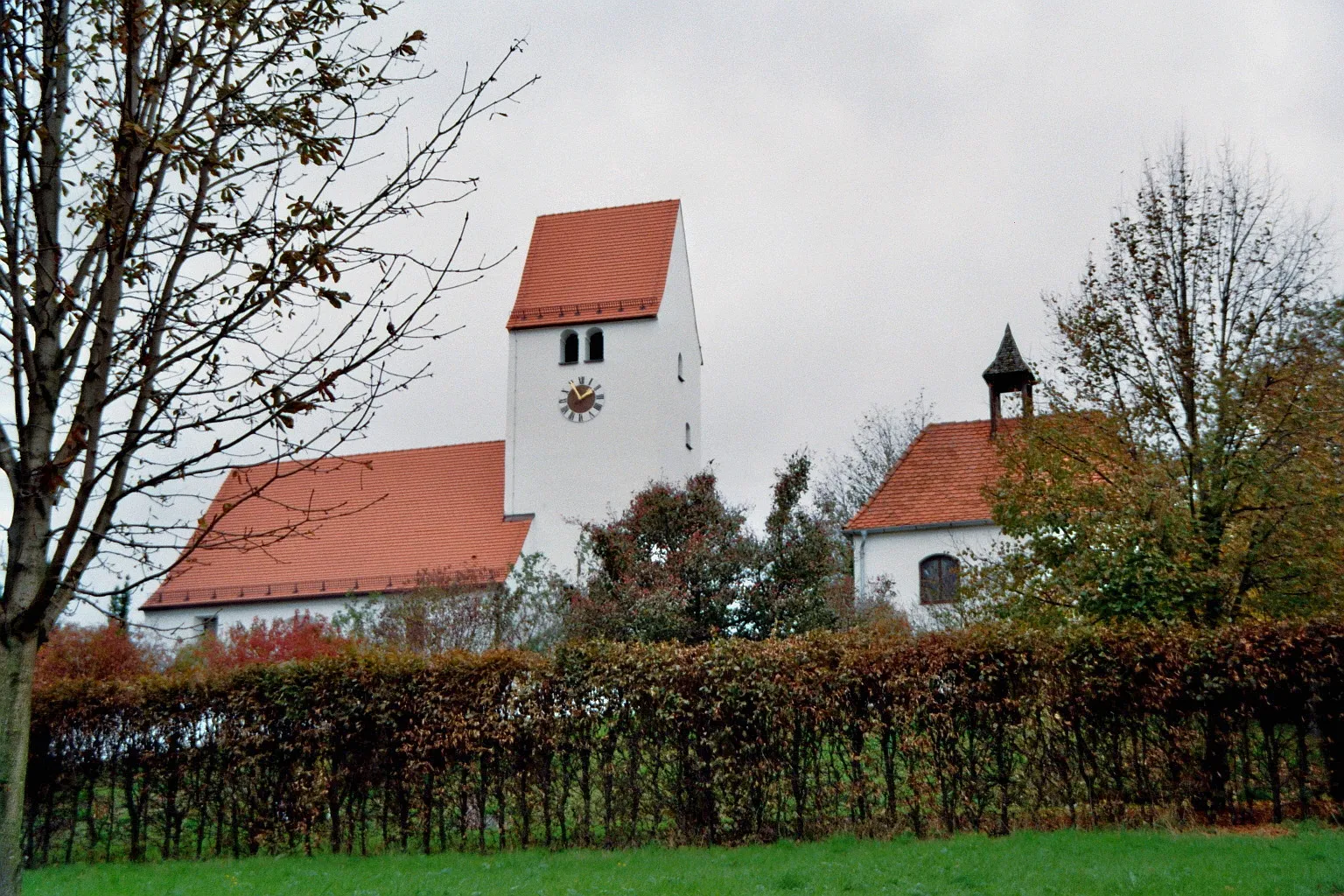 Photo showing: Roman Catholic St John the Baptist (St. Johannes der Täufer) Church in Schönesberg, Ehekirchen, District Neuburg-Schrobenhausen, Bavaria, Germany. The church is a listed cultural heritage monument.