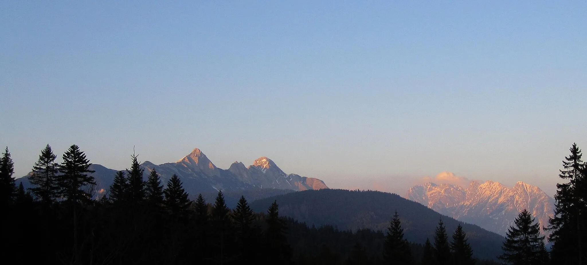 Photo showing: Arnspitzgruppe und Westliches Karwendelspitzmassiv von Süden