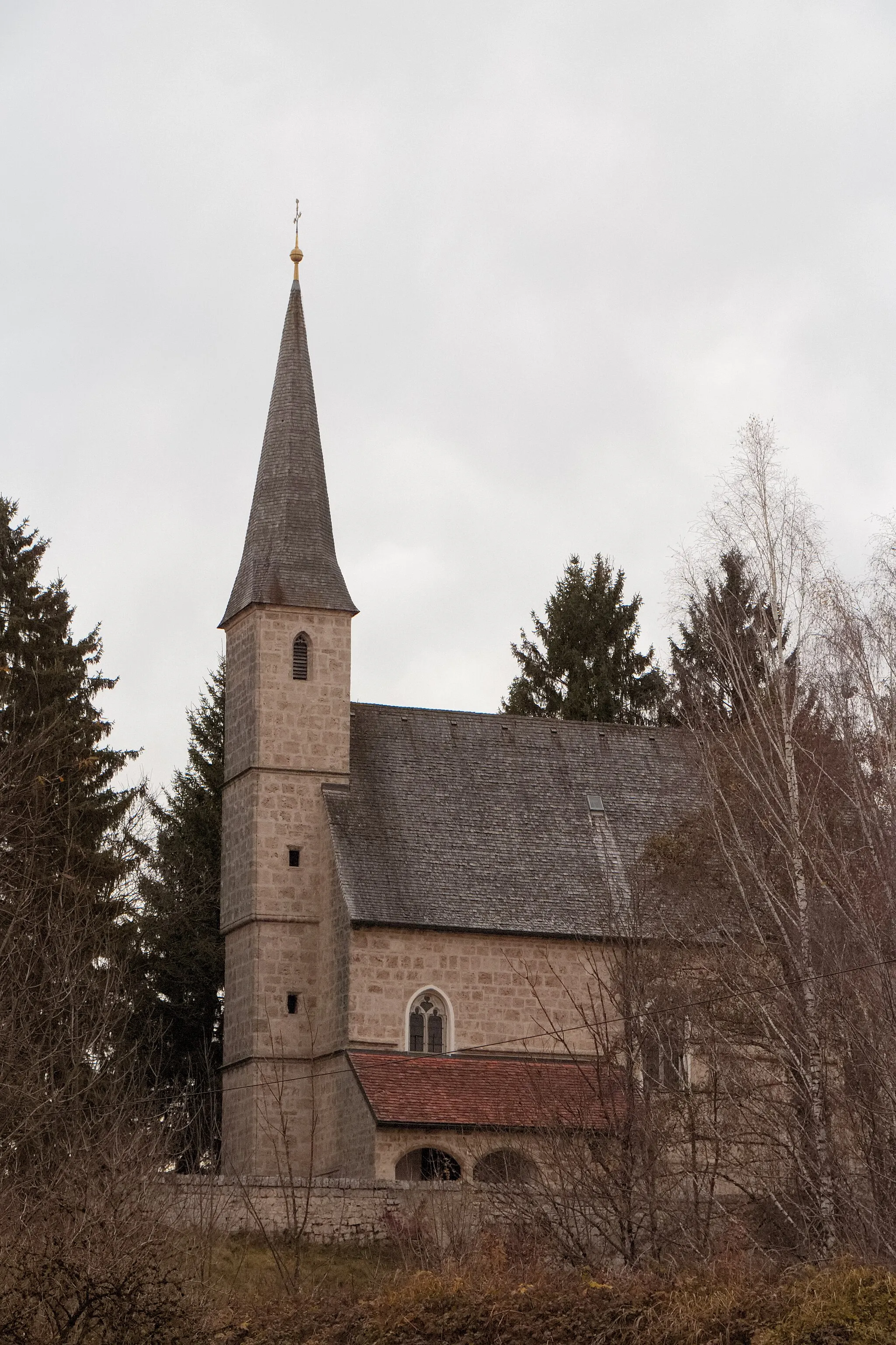 Photo showing: Tittmoning (Landkreis Traunstein): Kirche St. Peter und Paul in der Ortschaft Lanzing