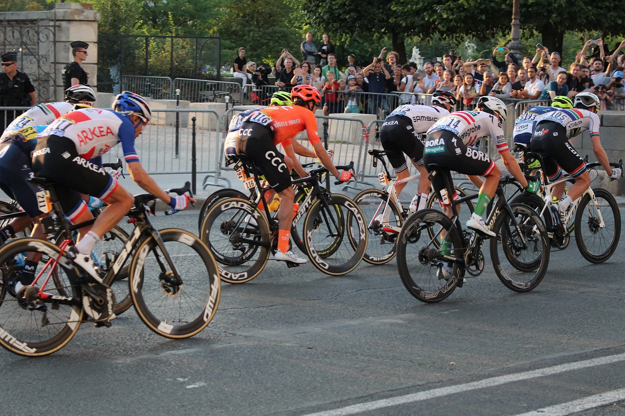 Photo showing: Arrivée de la 21e étape du Tour France 2019 à Paris près de l'avenue du Général Lemonnier.