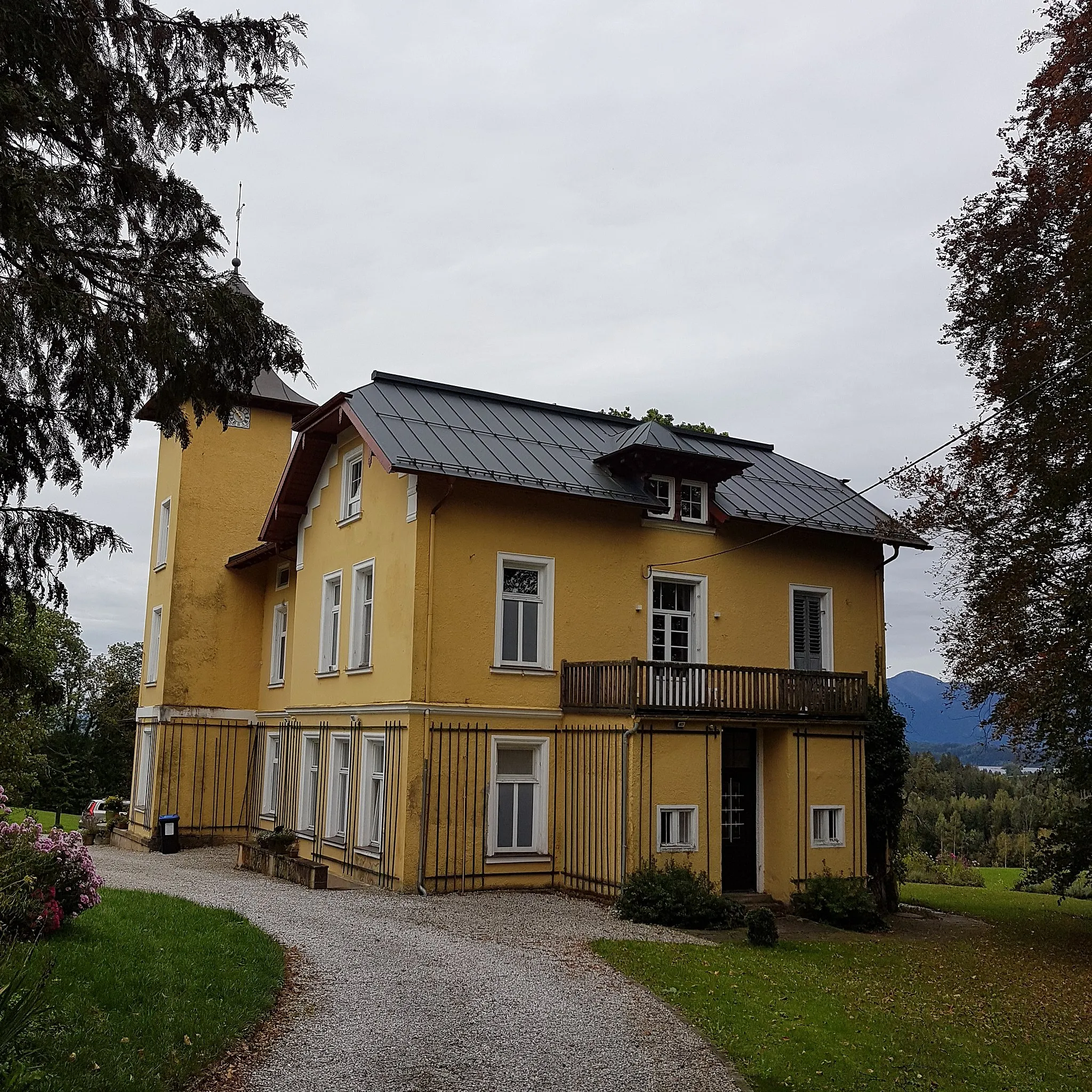 Photo showing: Uffing am Staffelsee-Harberg, Schlossvilla des Gutshofs.