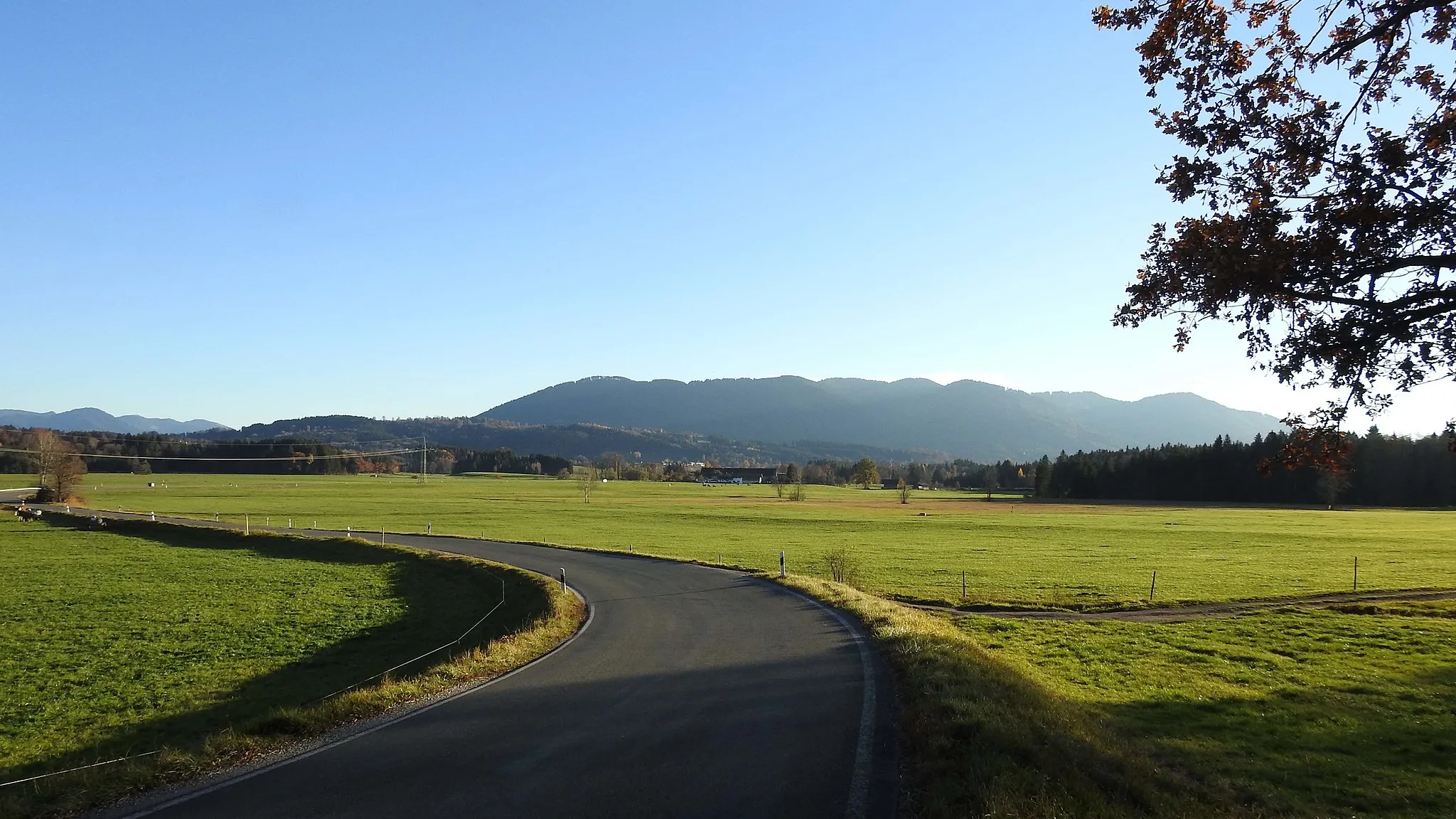 Photo showing: Die Kocheler Berge bei Bad Heilbrunn von Norden