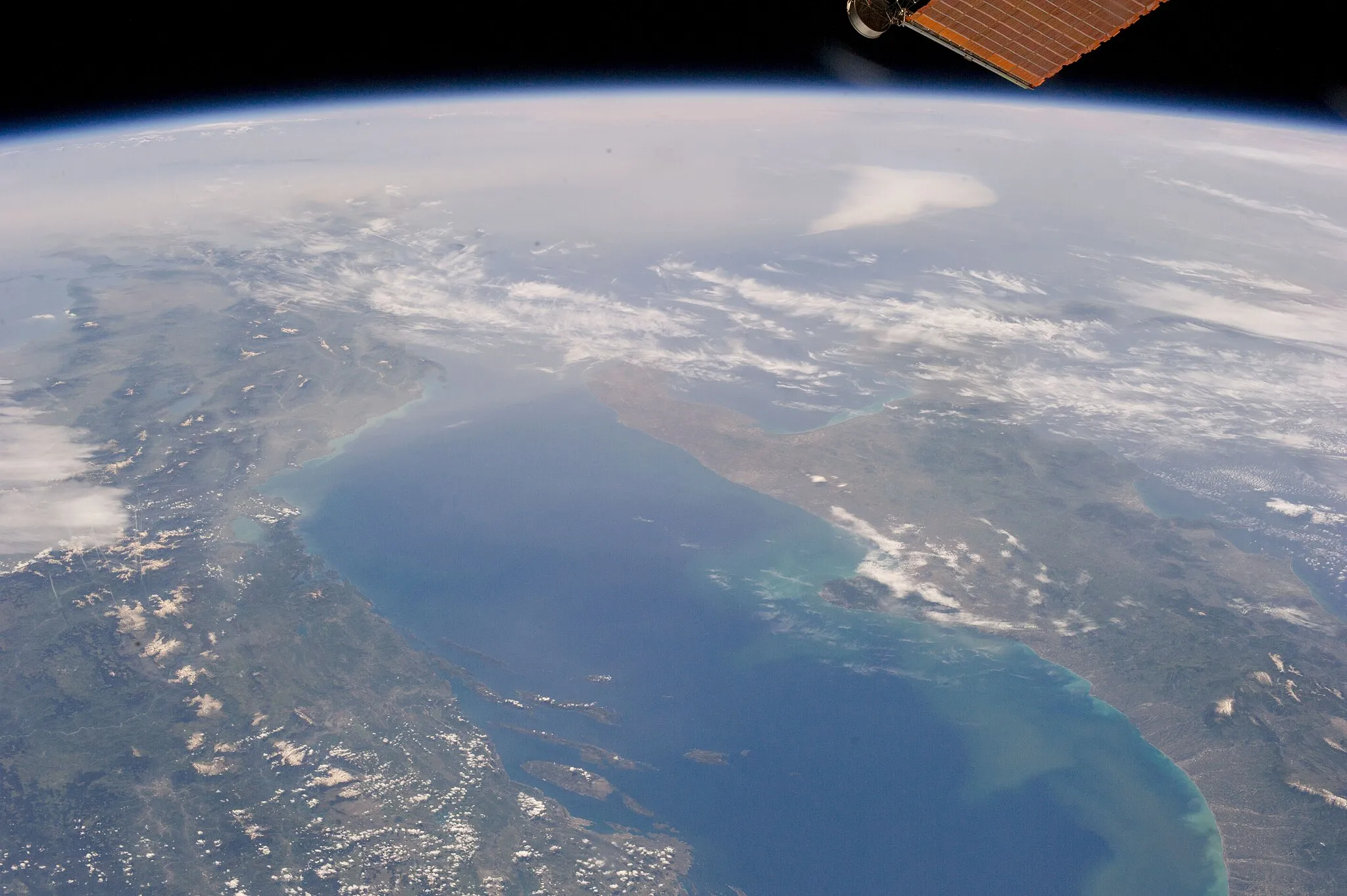 Photo showing: View of Earth taken during ISS Expedition 36.