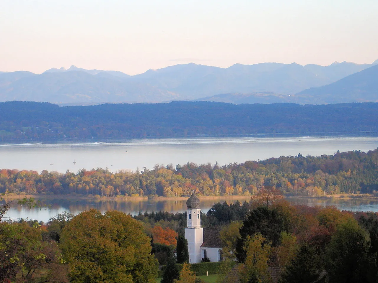 Photo showing: Blick von der Ilkahöhe an einem föhnigen Herbstnachmittag.
