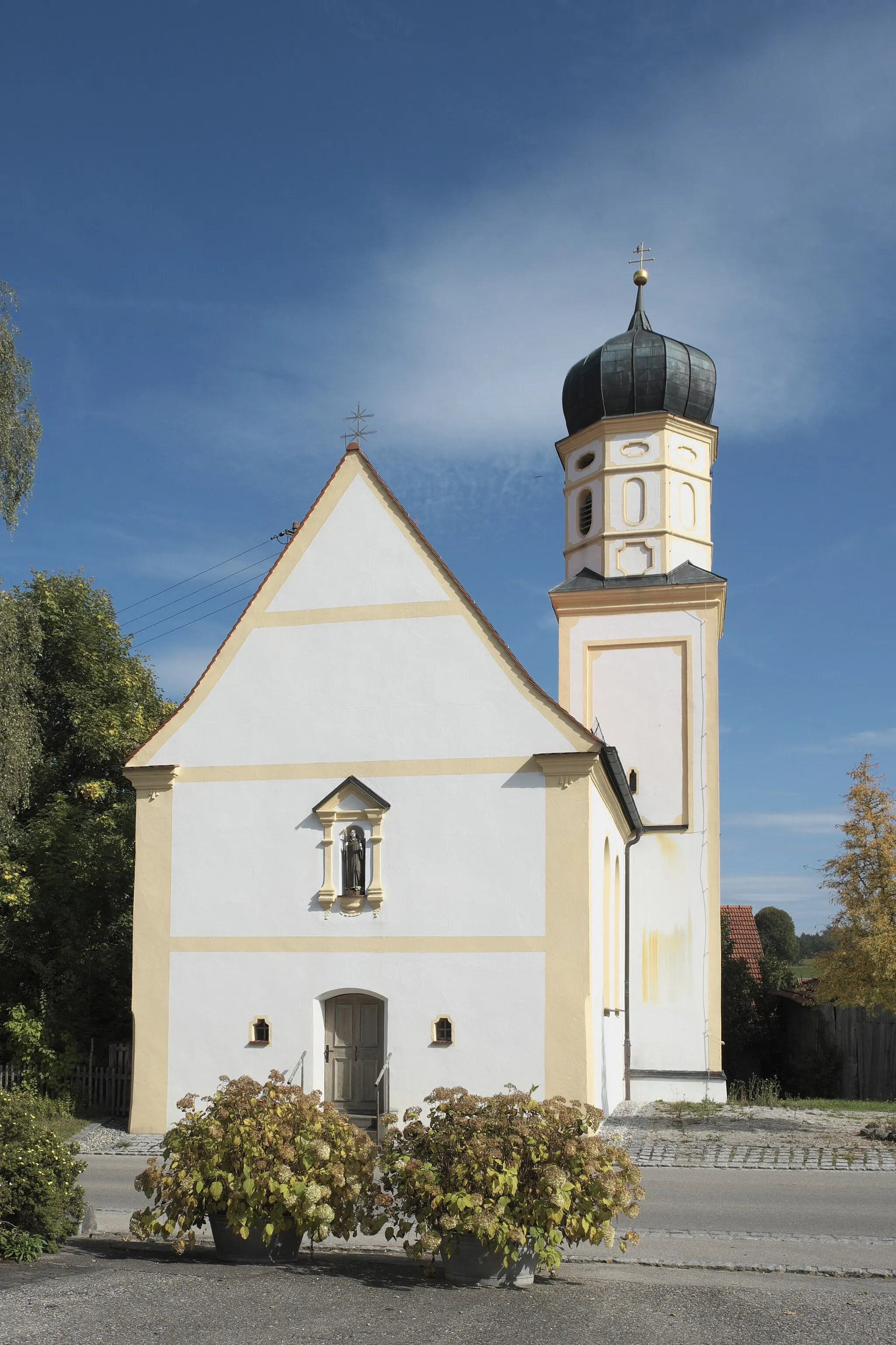 Photo showing: Katholische Kapelle St. Magnus in Dienhausen (Denklingen) im Landkreis Landsberg am Lech (Bayern/Deutschland)