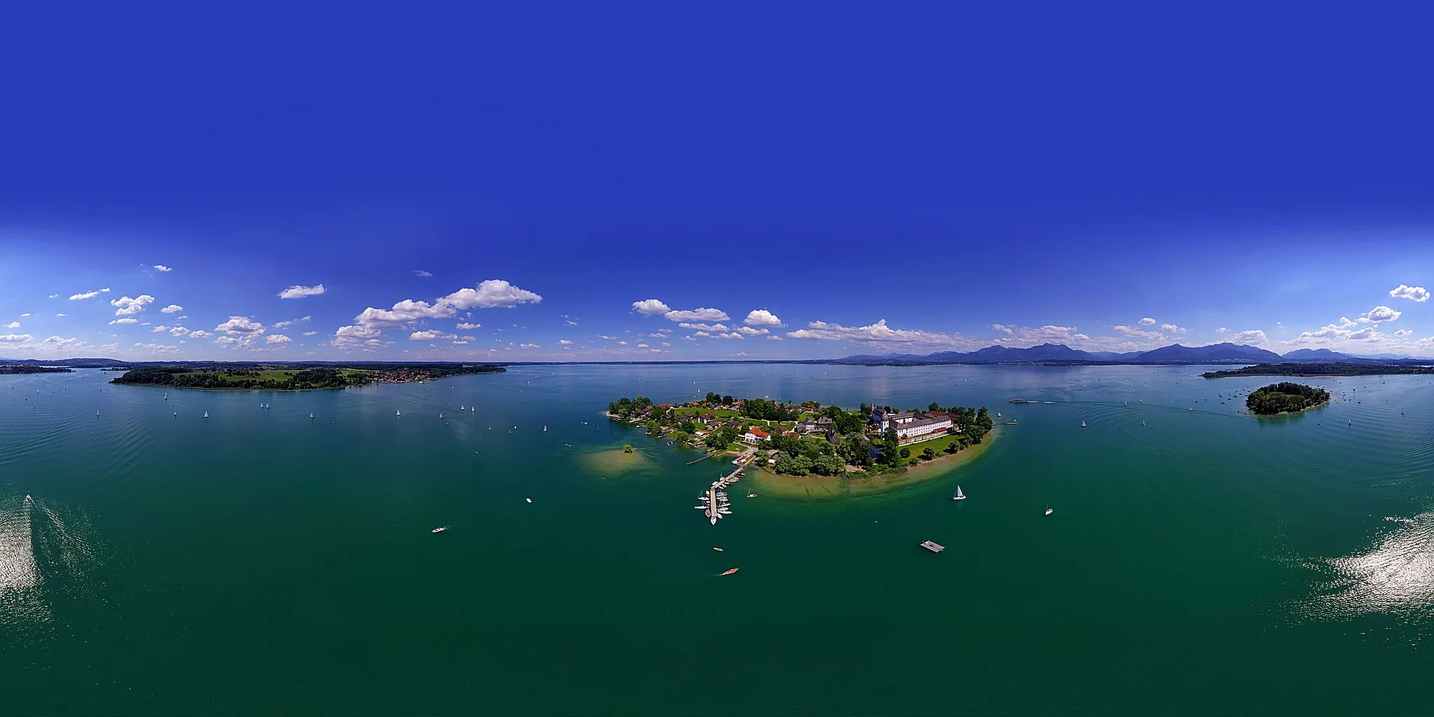 Photo showing: Luftbildpanorama der Fraueninsel im Chiemsee