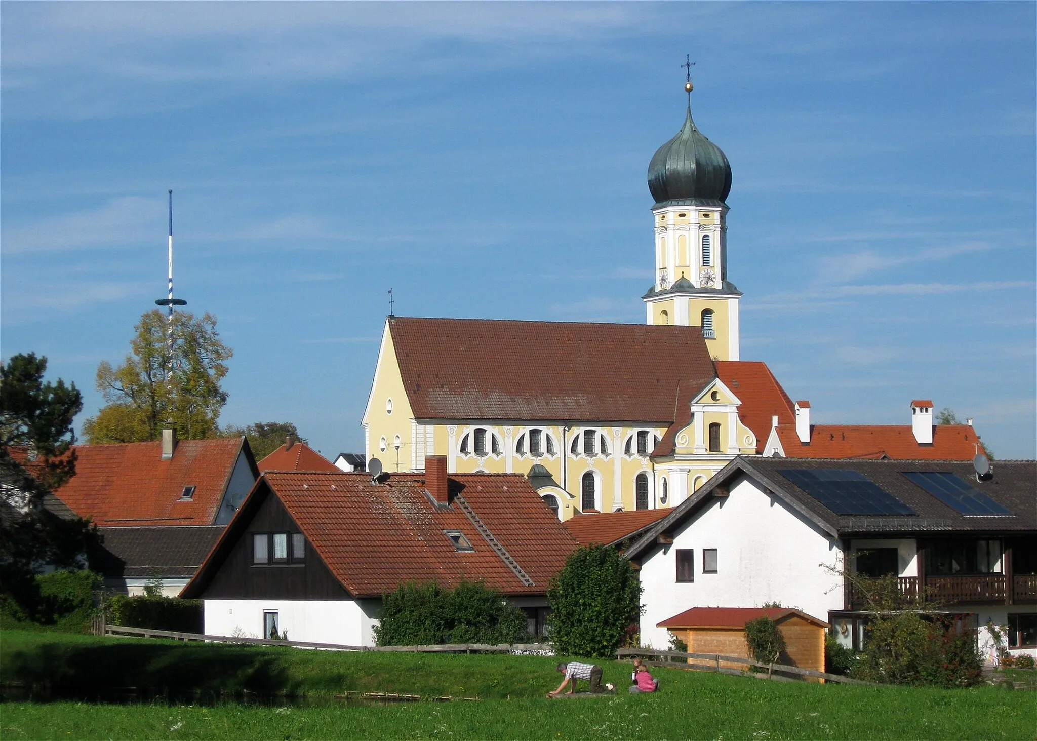 Photo showing: Blick auf Eresing und die Pfarrkirche St. Ulrich