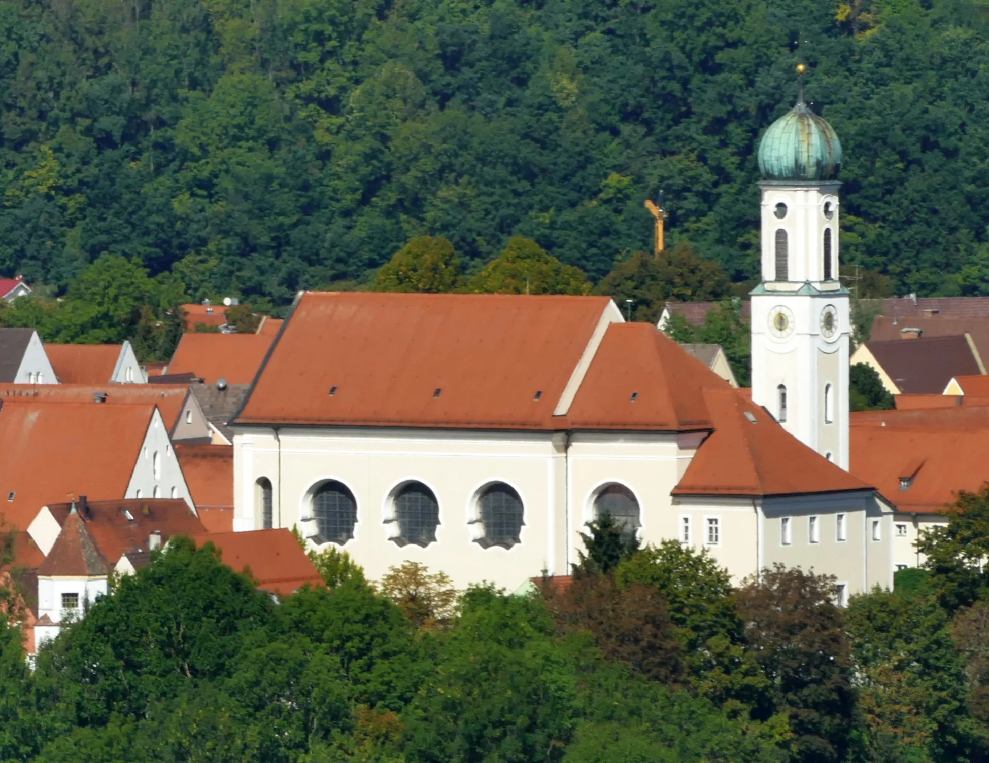 Photo showing: Schongau, Heilig-Geist-Spitalkirche St. Anna von Süden (von der Abbruchkante zum Lechtal auf Peitinger Seite nördlich von Weinland aus gesehen)
