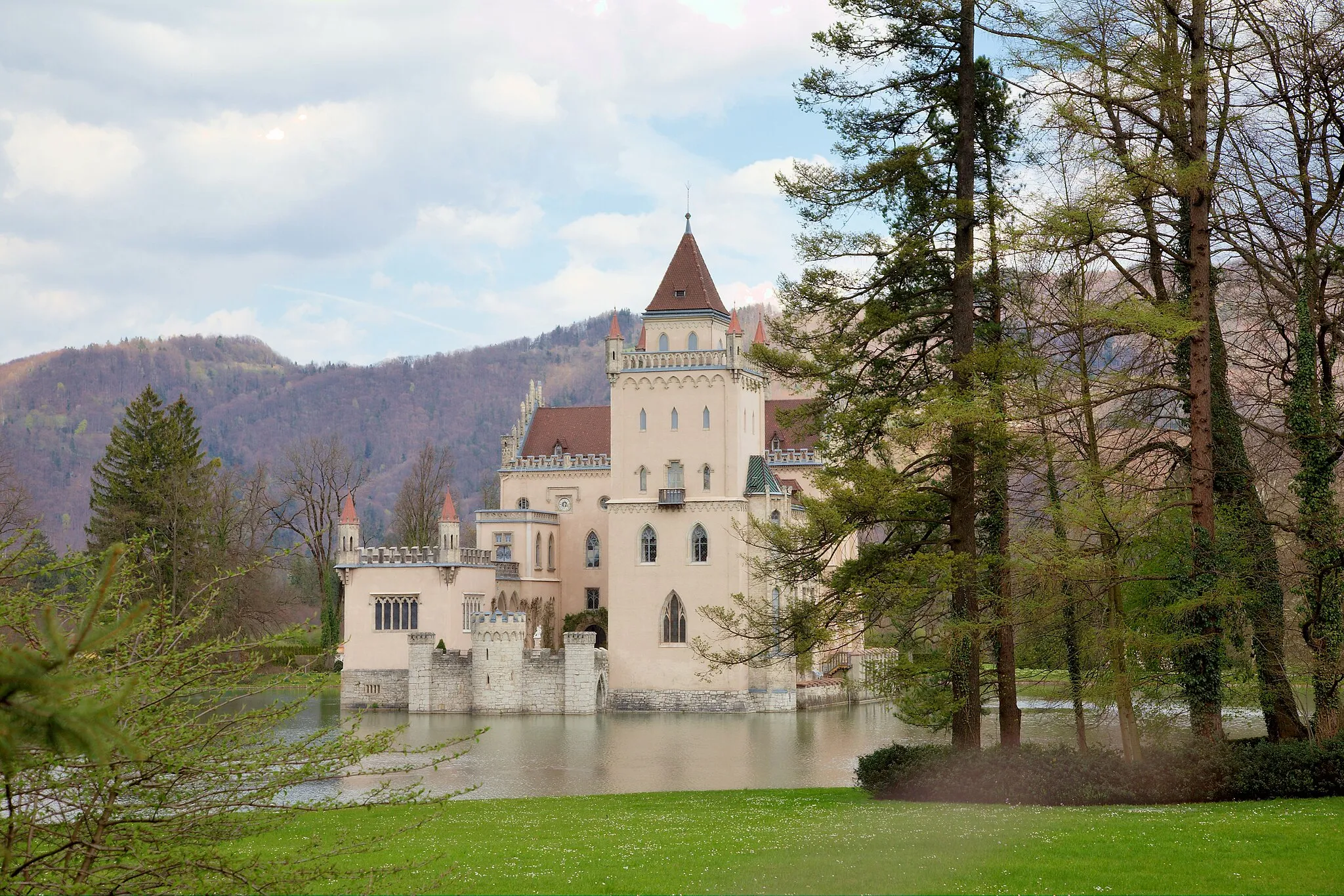 Photo showing: Anif Palace, south-western aspect