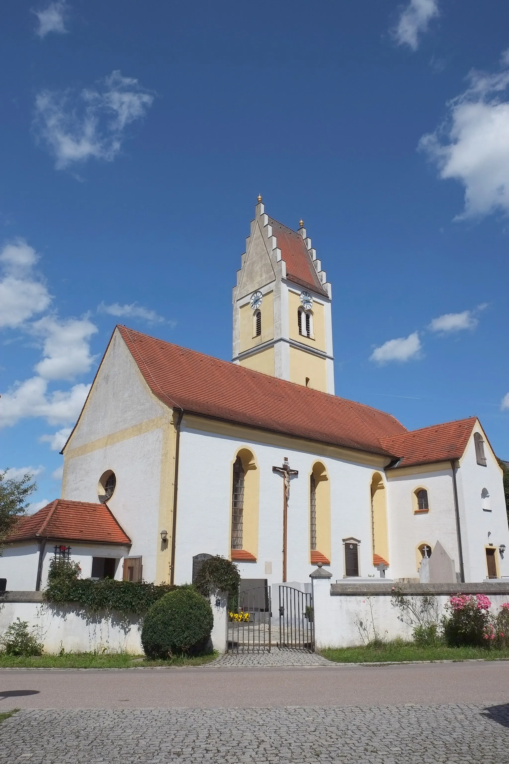 Photo showing: Katholische Pfarrkirche St. Dionysius in Pipinsried, einem Ortsteil von Altomünster im Landkreis Dachau (Bayern, Deutschland)