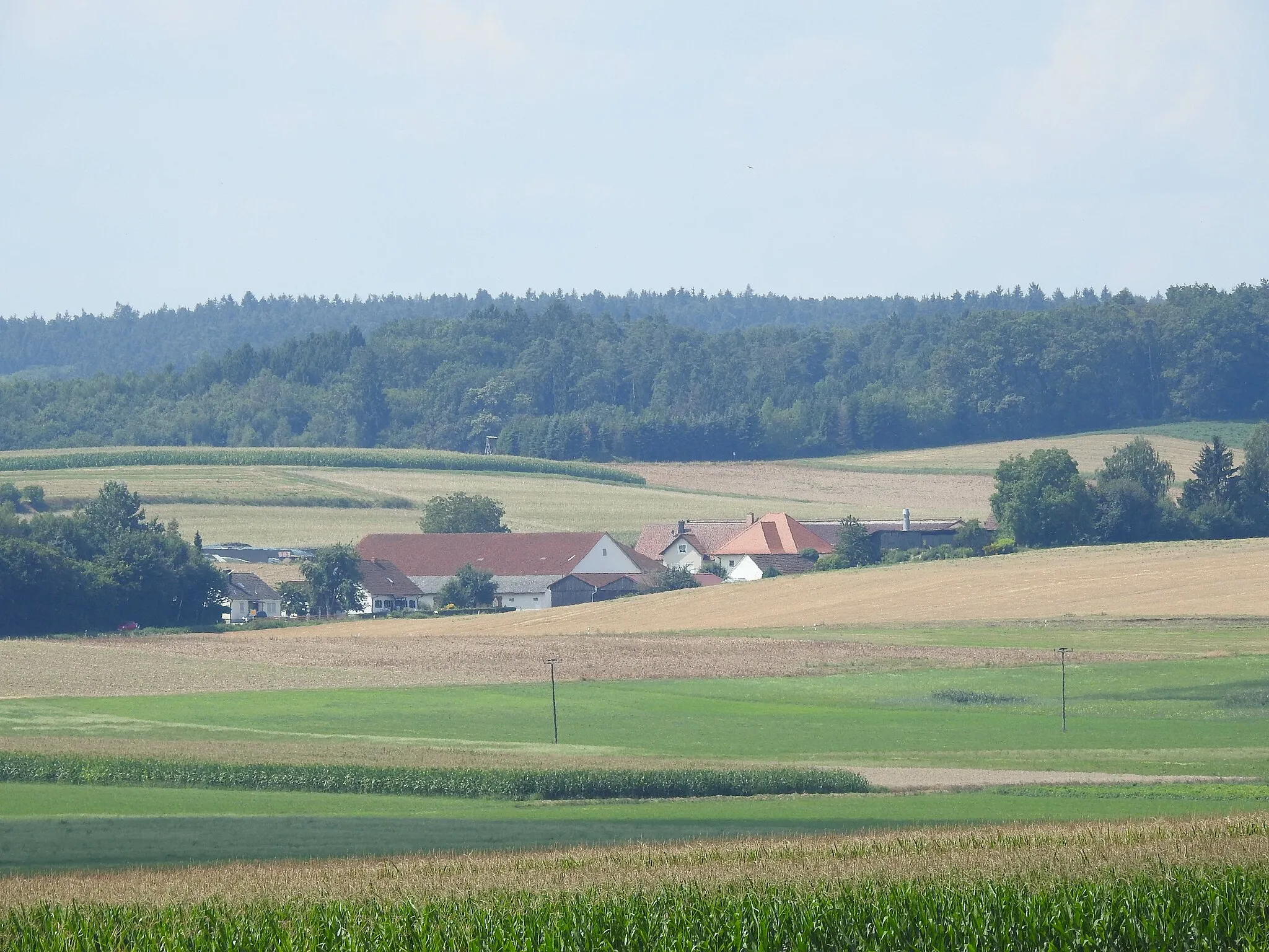Photo showing: Fernmittenhausen von Nordosten, Ehekirchen