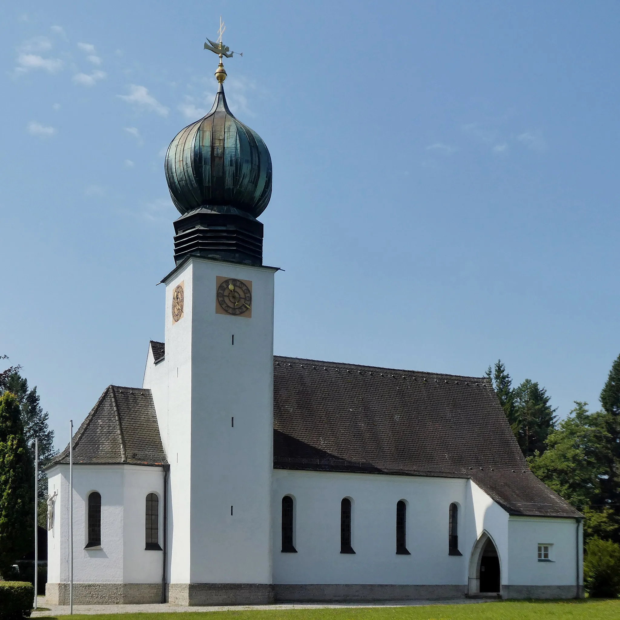 Photo showing: Dießen am Ammersee, Riederau, katholische Kirche Petrus Canisius von Nordosten gesehen.