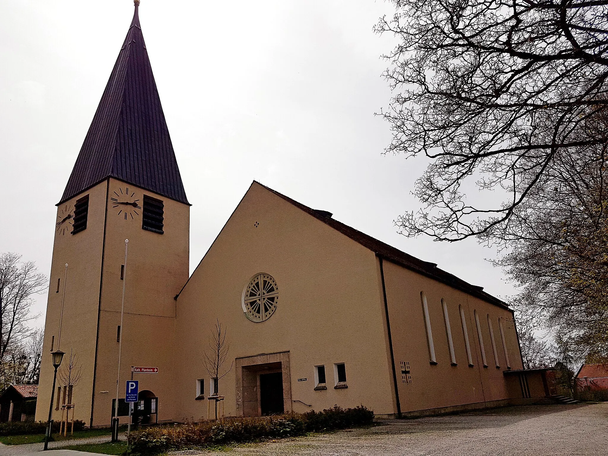 Photo showing: Schondorf am Ammersee, Pfarrkirche Hl. Kreuz