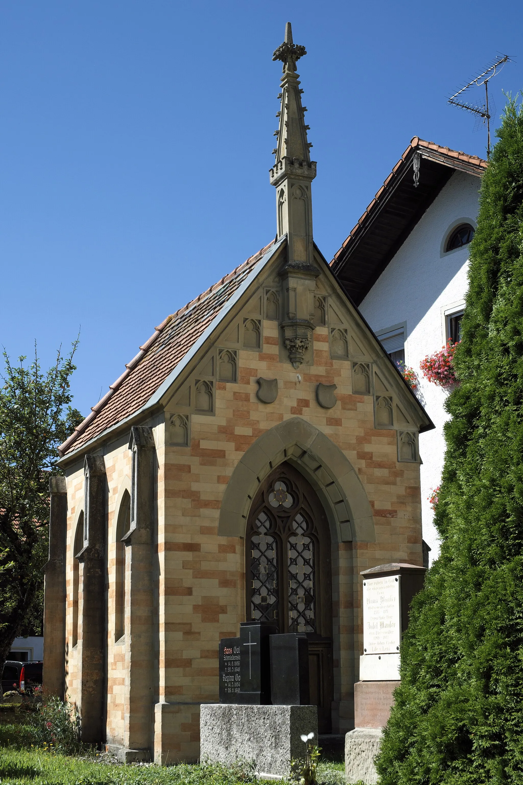 Photo showing: Reinpold'sche Grabkapelle auf dem Friedhof an der katholischen Pfarrkirche St. Johannes Baptist in Inning am Ammersee im Landkreis Starnberg (Bayern/Deutschland)